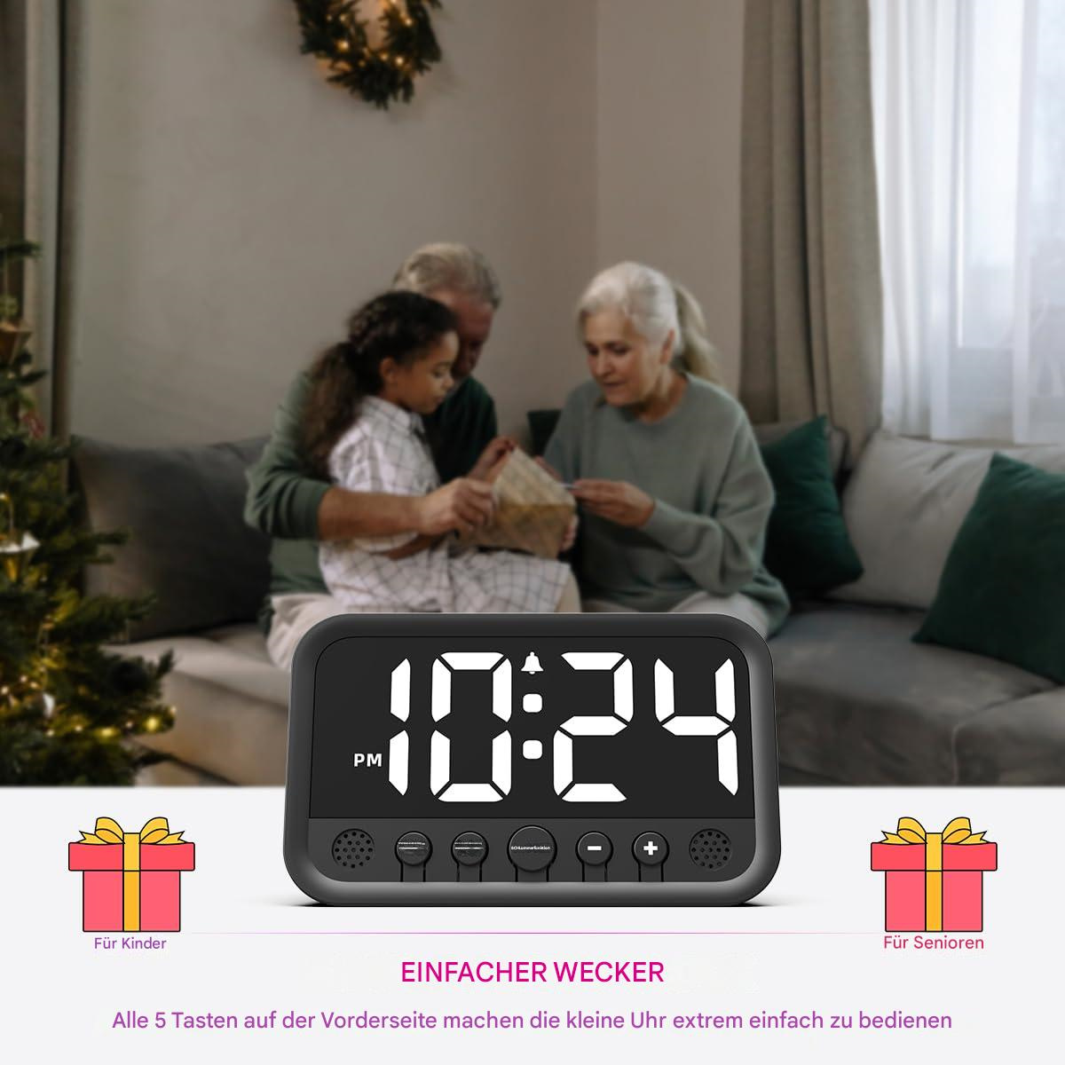 Ein Wecker zeigt 22:24 Uhr an. Eine Familie ist im Hintergrund. Text unter der Uhr lautet 'Einfacher Wecker'.