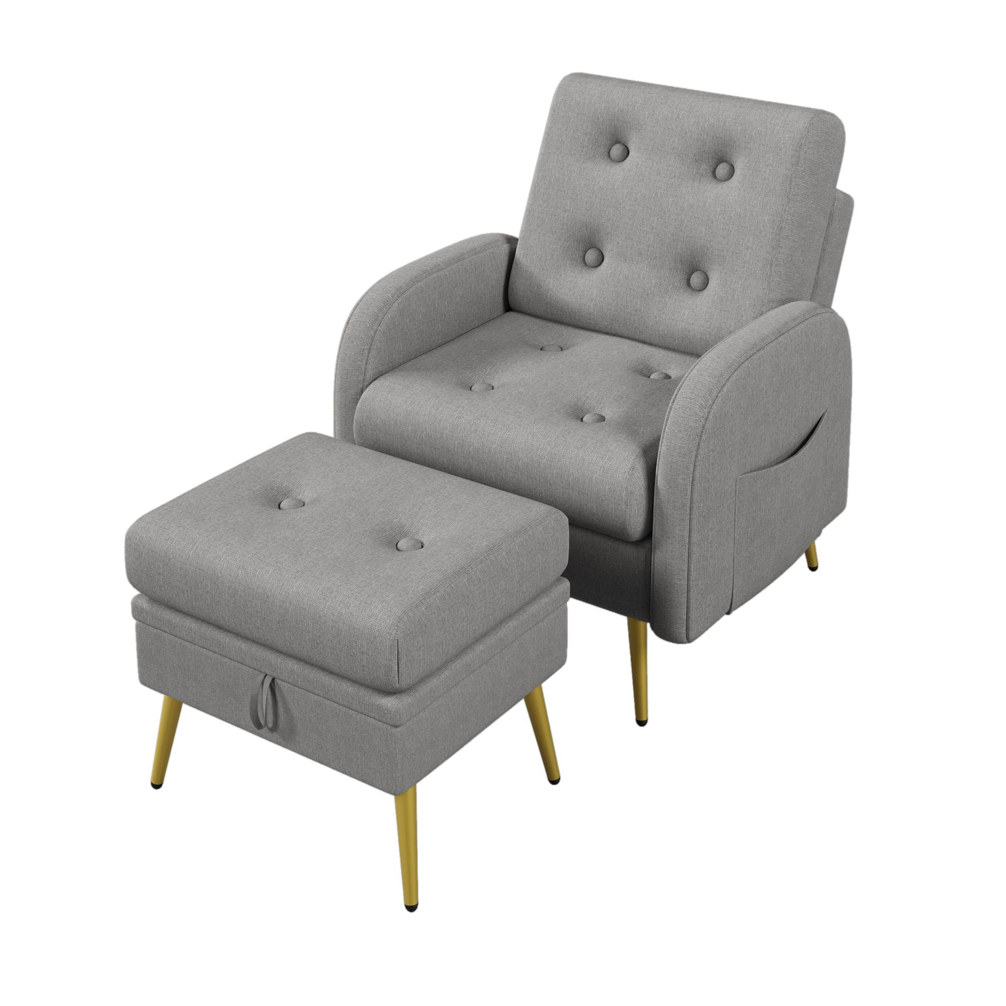 Grauer Polstersessel mit passendem Hocker. Beide haben goldene Beine.