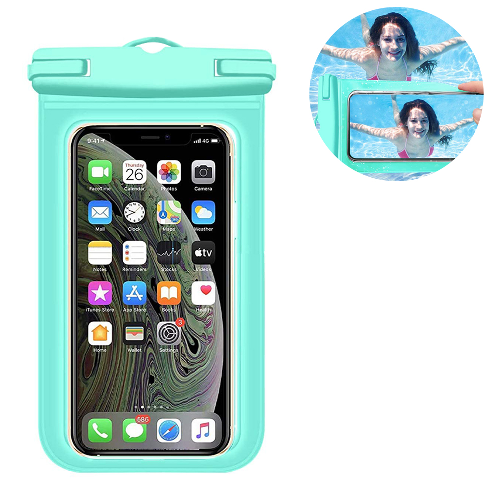 Eine türkisfarbene wasserdichte Handyhülle mit einem Telefon darin, mit einer Frau, die mit dem Telefon schwimmt.