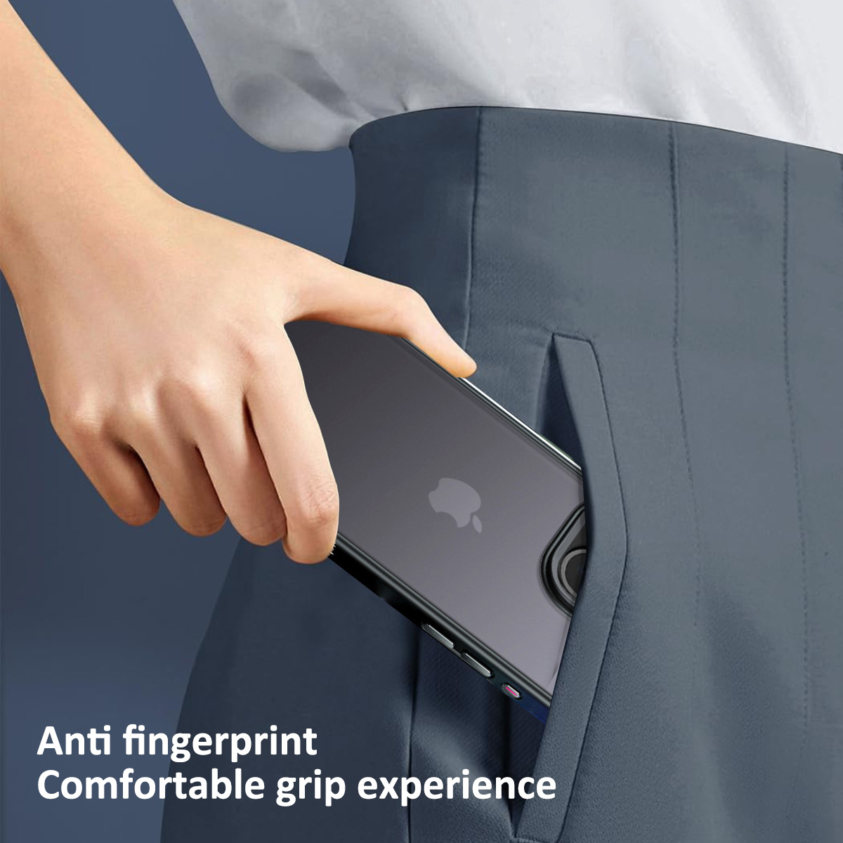 Hand steckt Telefon in Tasche. Text: Anti-Fingerabdruck. Angenehmes Griffgefühl.