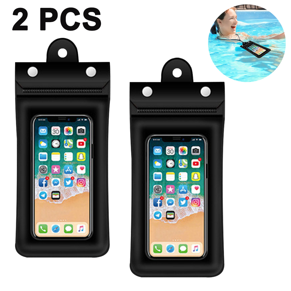 Zwei schwarze, wasserdichte Handyhüllen mit Handys darin und eine Person im Wasser mit einem Handy.