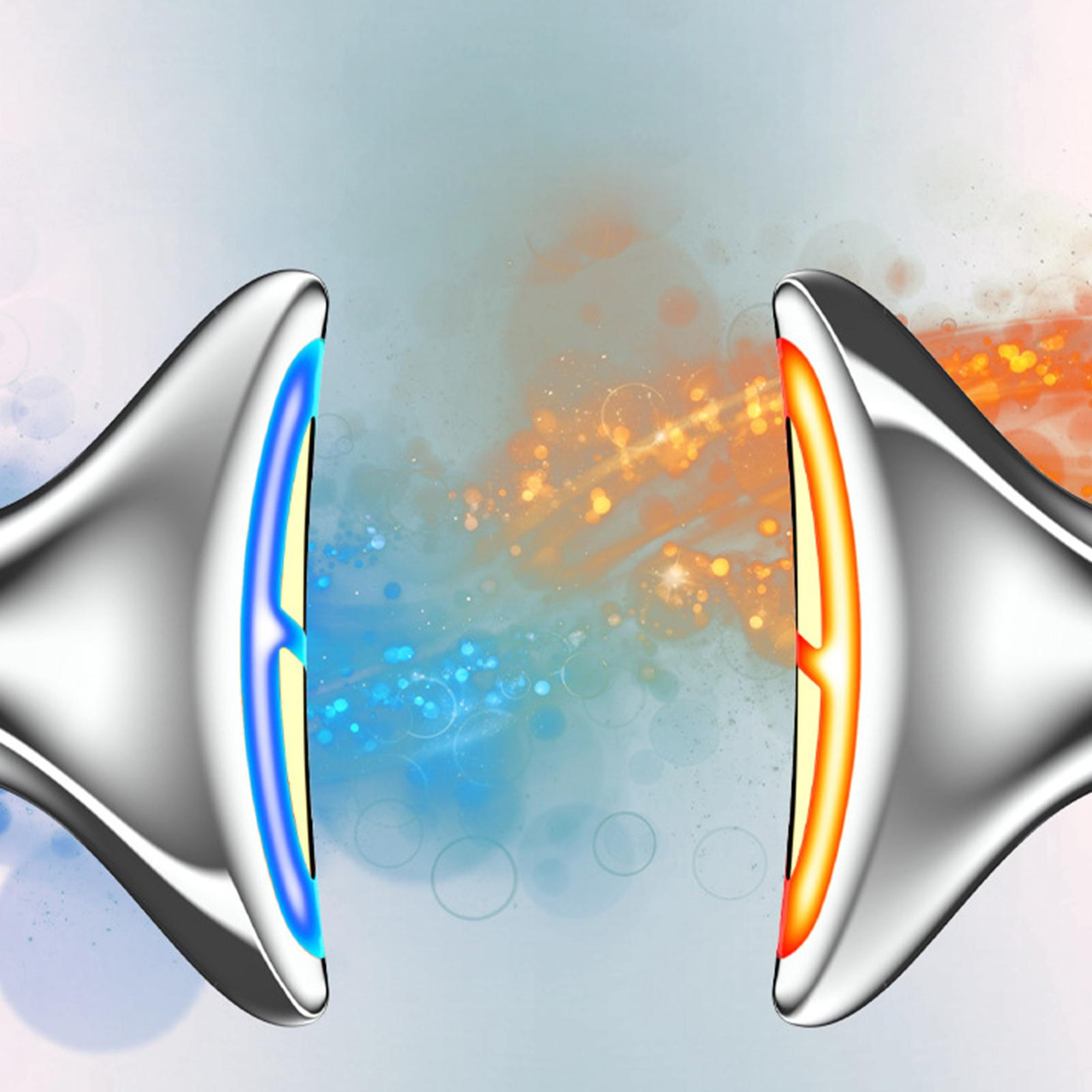Zwei silberne Geräte, Nahaufnahme, emittieren blaue und orangefarbene Lichter, mit hellem Hintergrund.