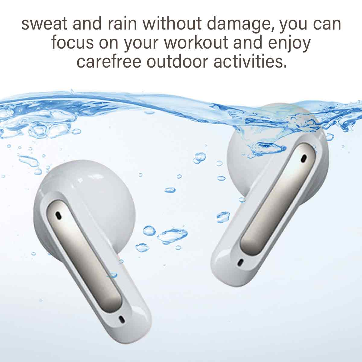 Weiße Ohrhörer im Wasser, Text über Training und Outdoor-Aktivitäten.