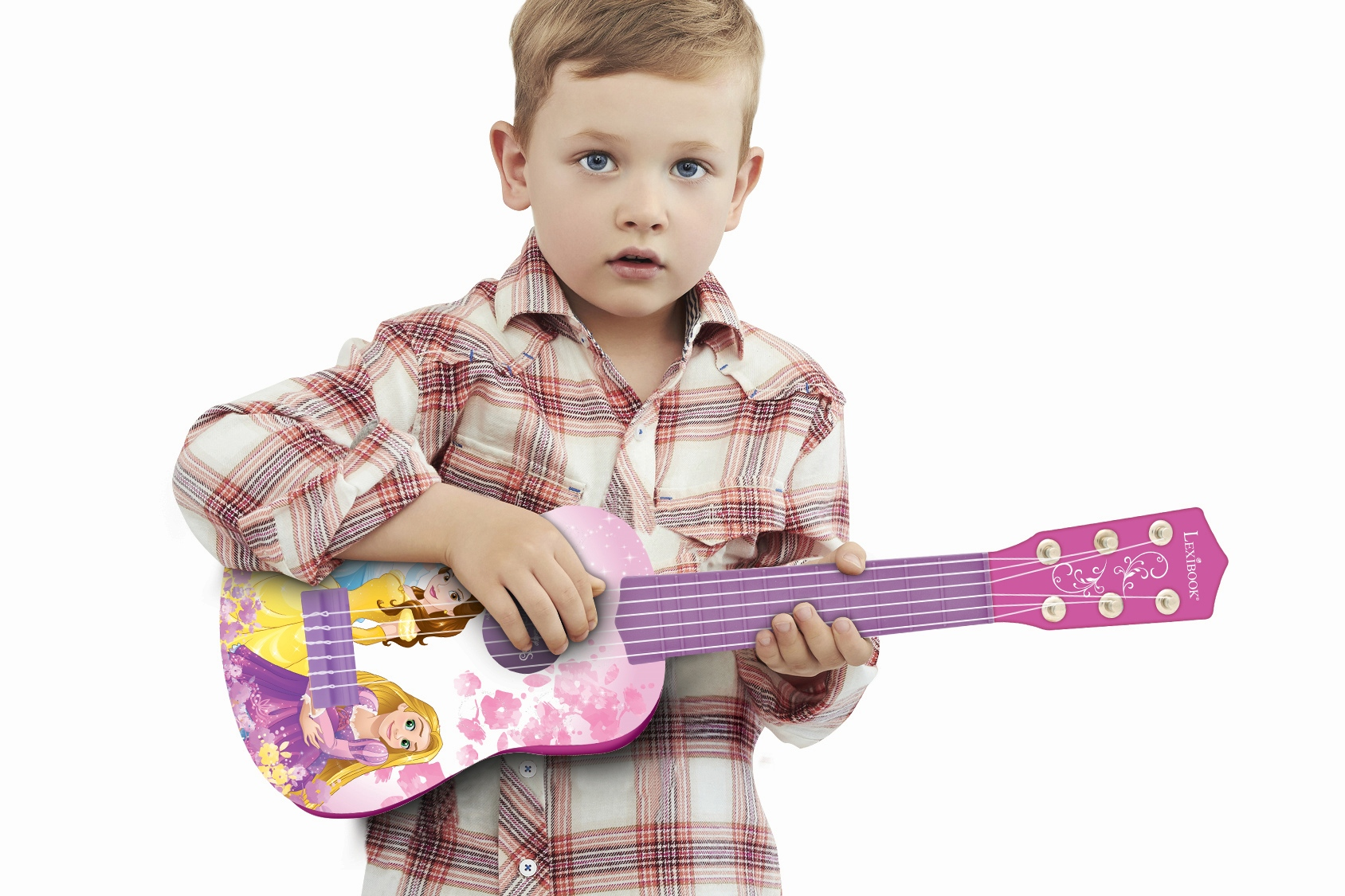 Dziecko trzymające zabawkę gitarę z motywem księżniczki. Gitara jest różowa.