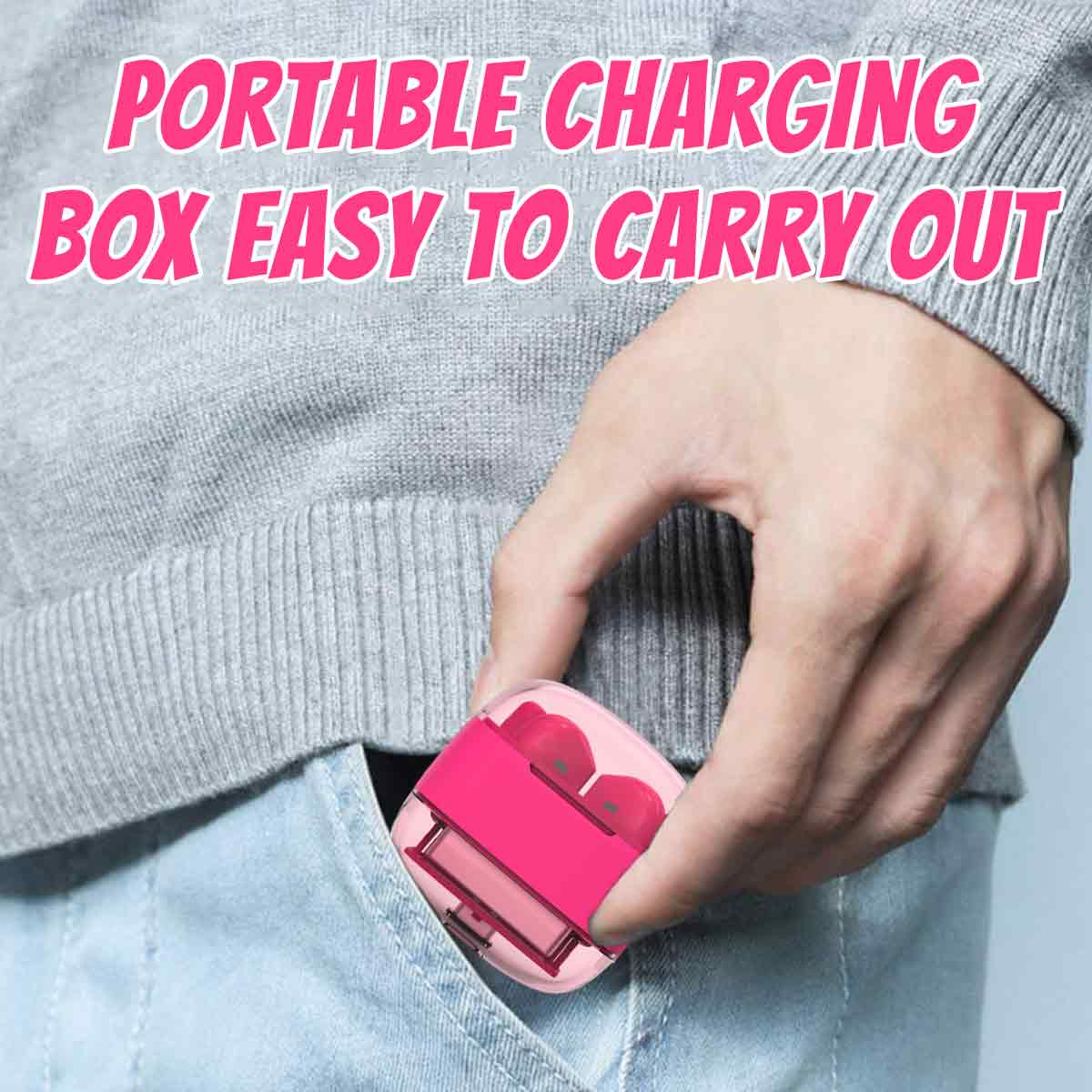 Eine Hand, die eine kleine, pinke Ladebox für Ohrhörer in einer Tasche hält.
