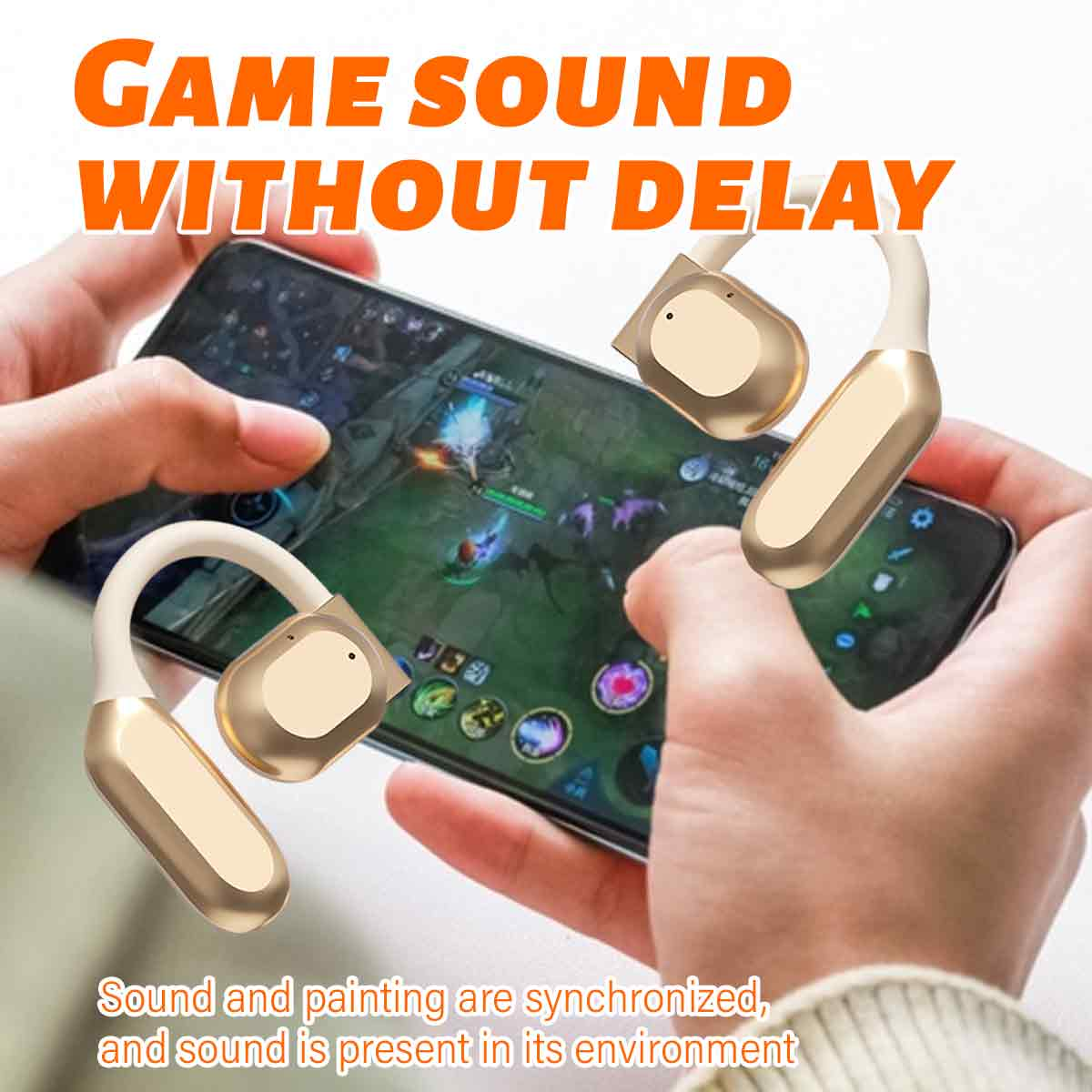 Hände halten ein Telefon mit Spielbildschirm und kabellose Ohrhörer. Text über Spielton ohne Verzögerung.
