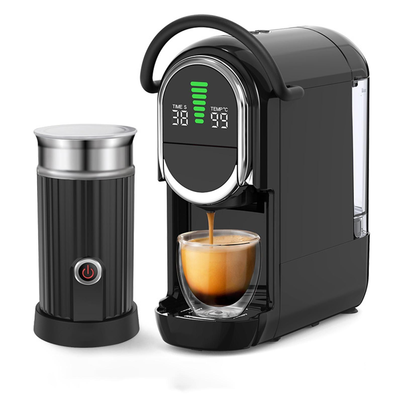 Schwarze Espressomaschine mit Milchaufschäumer. Eine Tasse füllt sich mit Kaffee.
