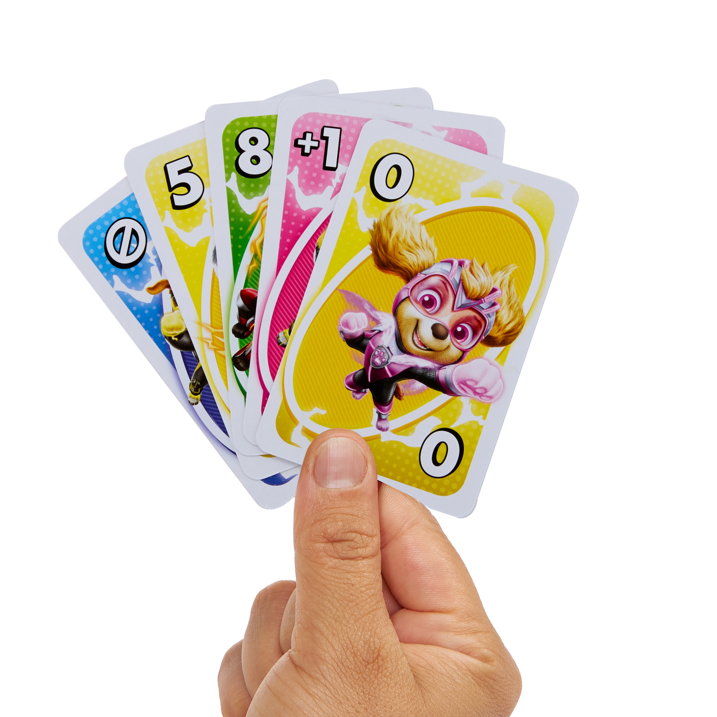 Een hand die vijf Uno Junior Paw Patrol kaarten vasthoudt met verschillende karakters en nummers.
