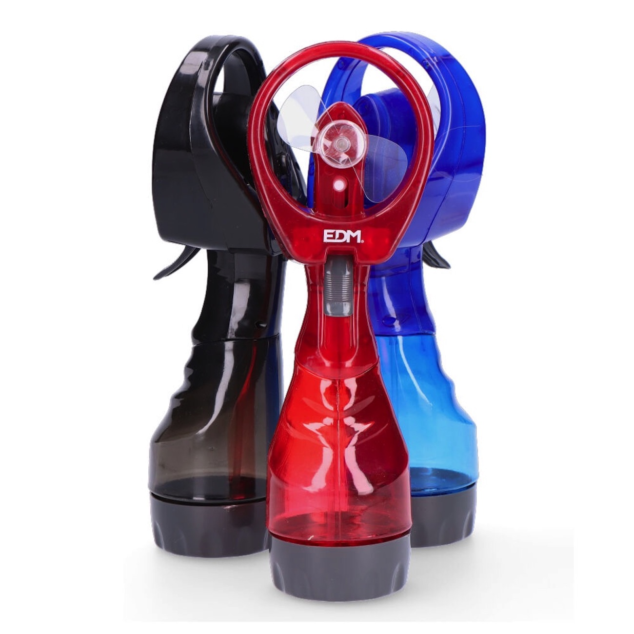 Tres ventiladores rociadores en rojo, azul y negro. El rojo está en el centro, con agua.