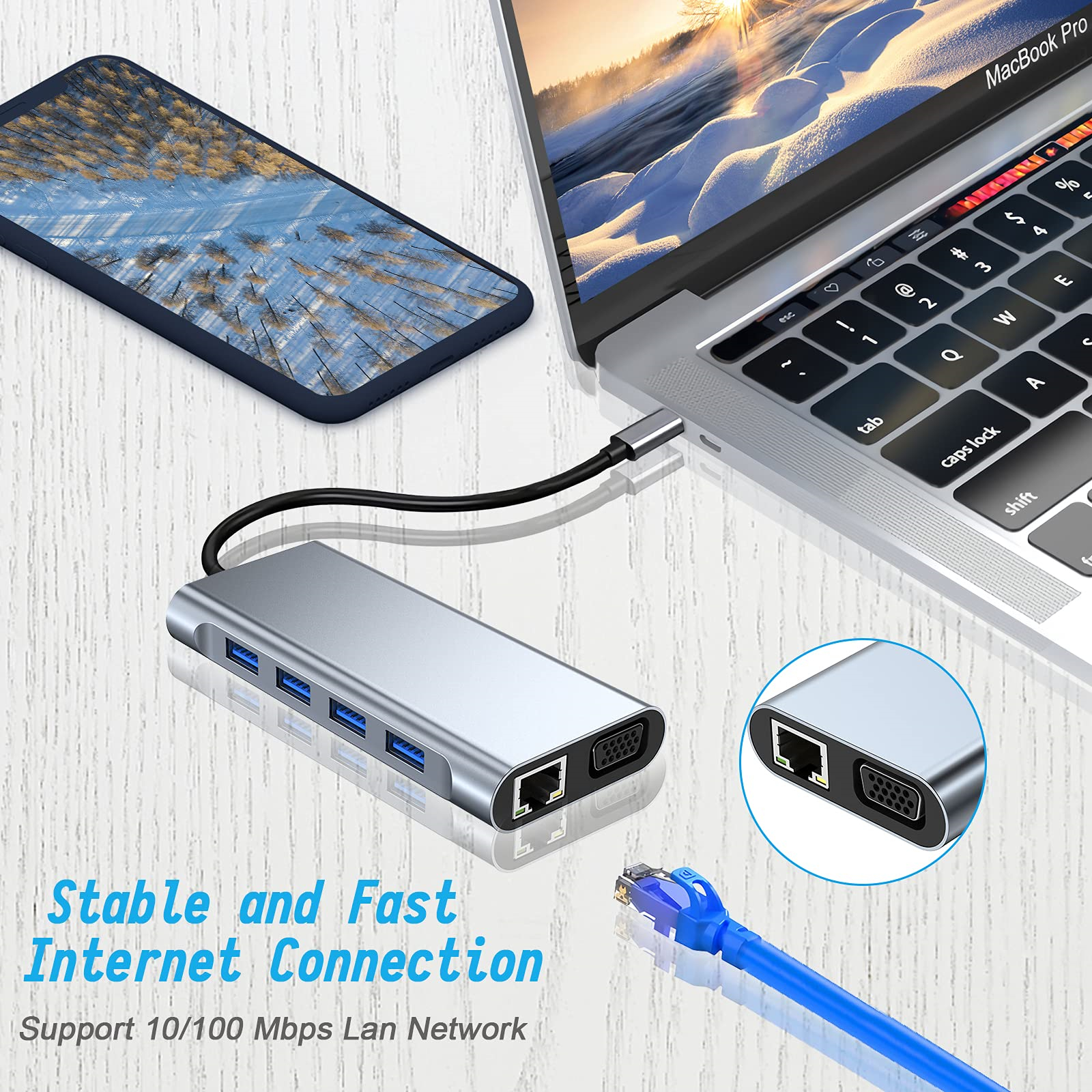 Ein silberner Hub mit USB-Anschlüssen, verbunden mit einem Laptop und einem blauen Ethernet-Kabel.