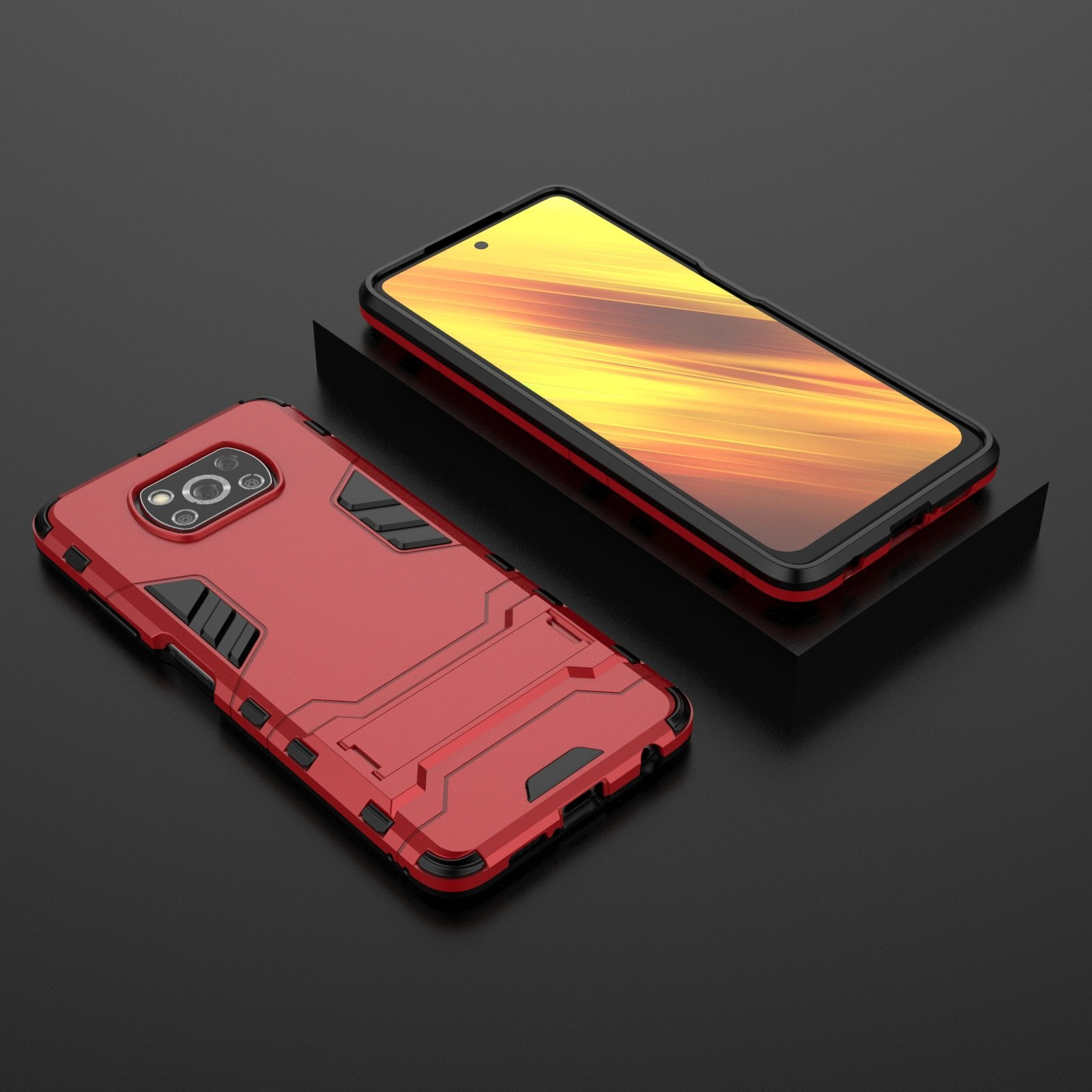 Funda de teléfono roja con detalles negros, teléfono dentro. Superficie negra. Una funda está sobre la superficie.