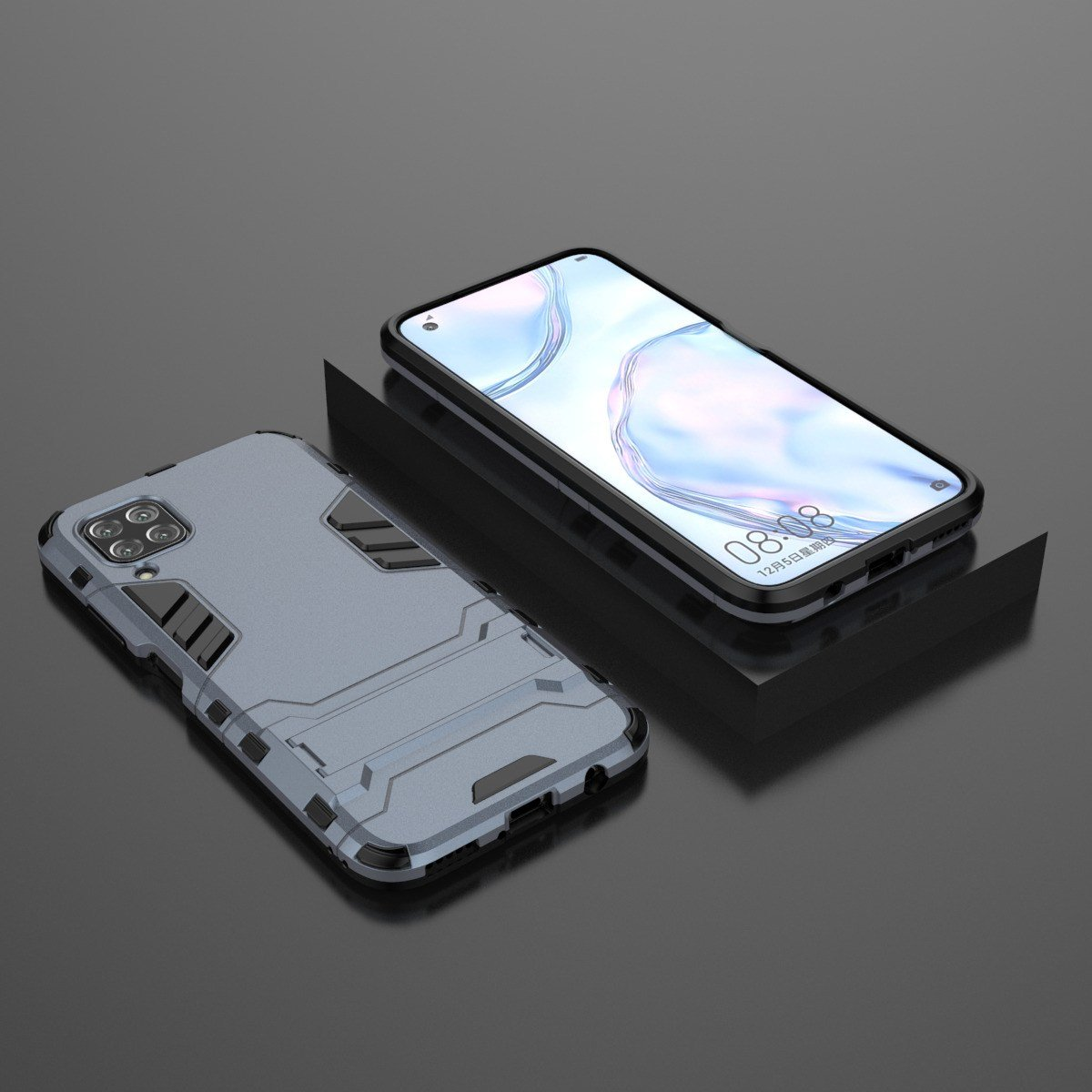 Dos fundas grises para teléfono, una con soporte, y un teléfono con pantalla que muestra la hora.