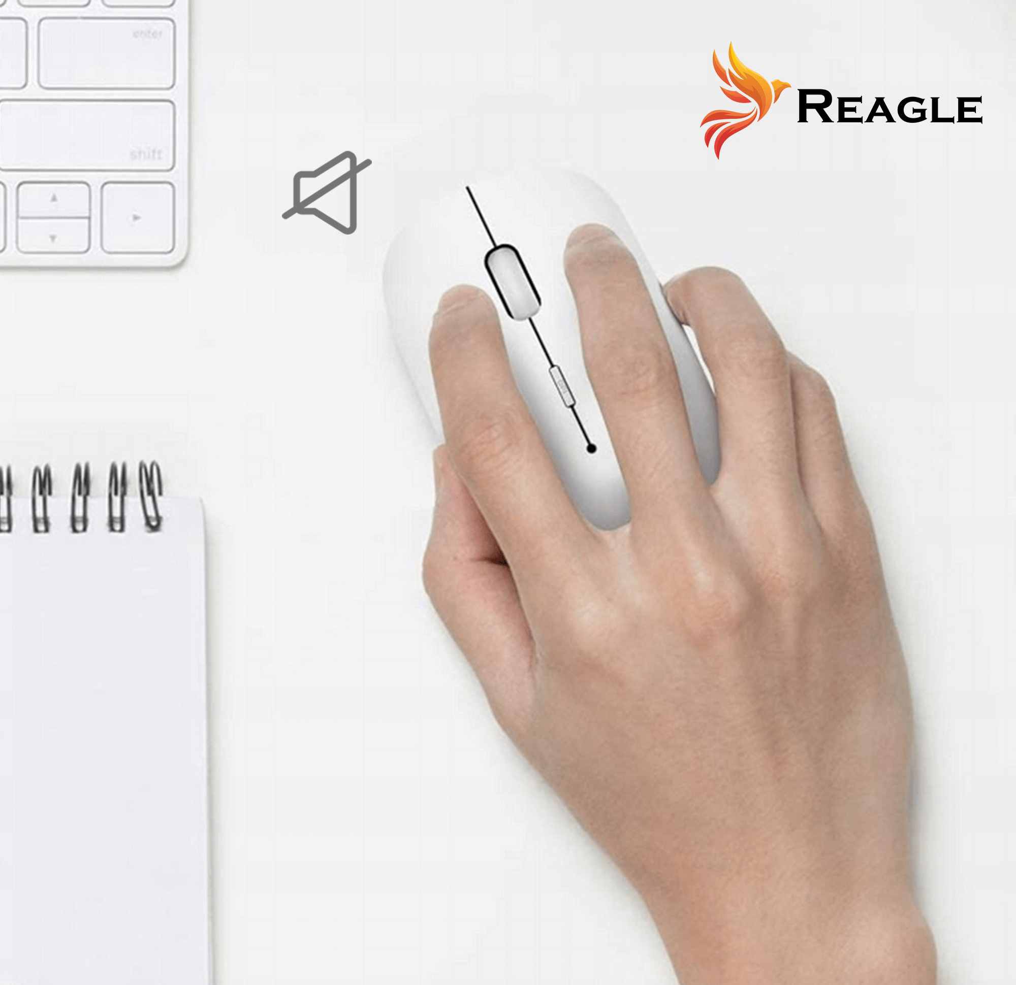 Biała mysz bezprzewodowa obok klawiatury na białej powierzchni.