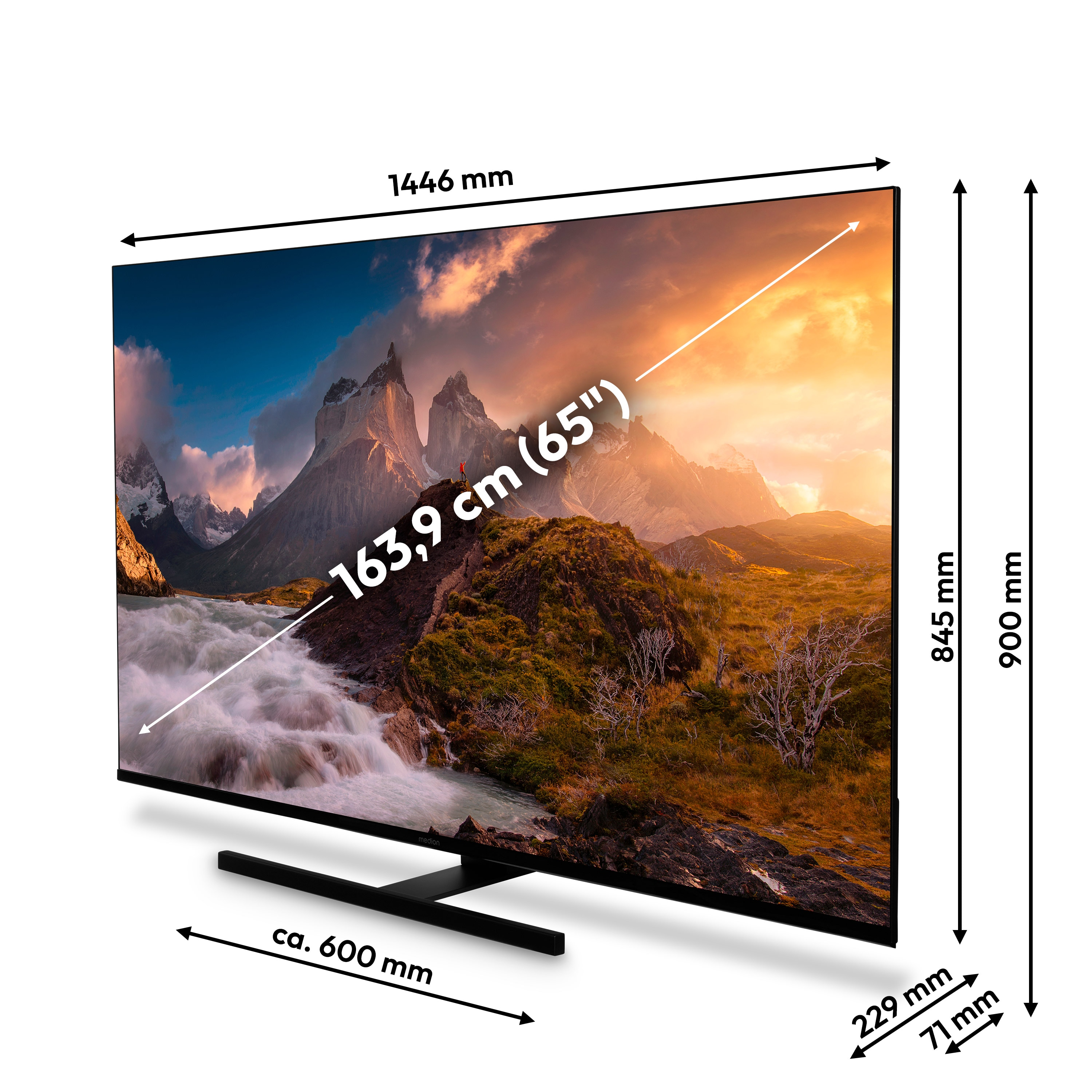 Ein großer schwarzer Fernseher mit angezeigten Maßen, im Hintergrund ein Wasserfall.