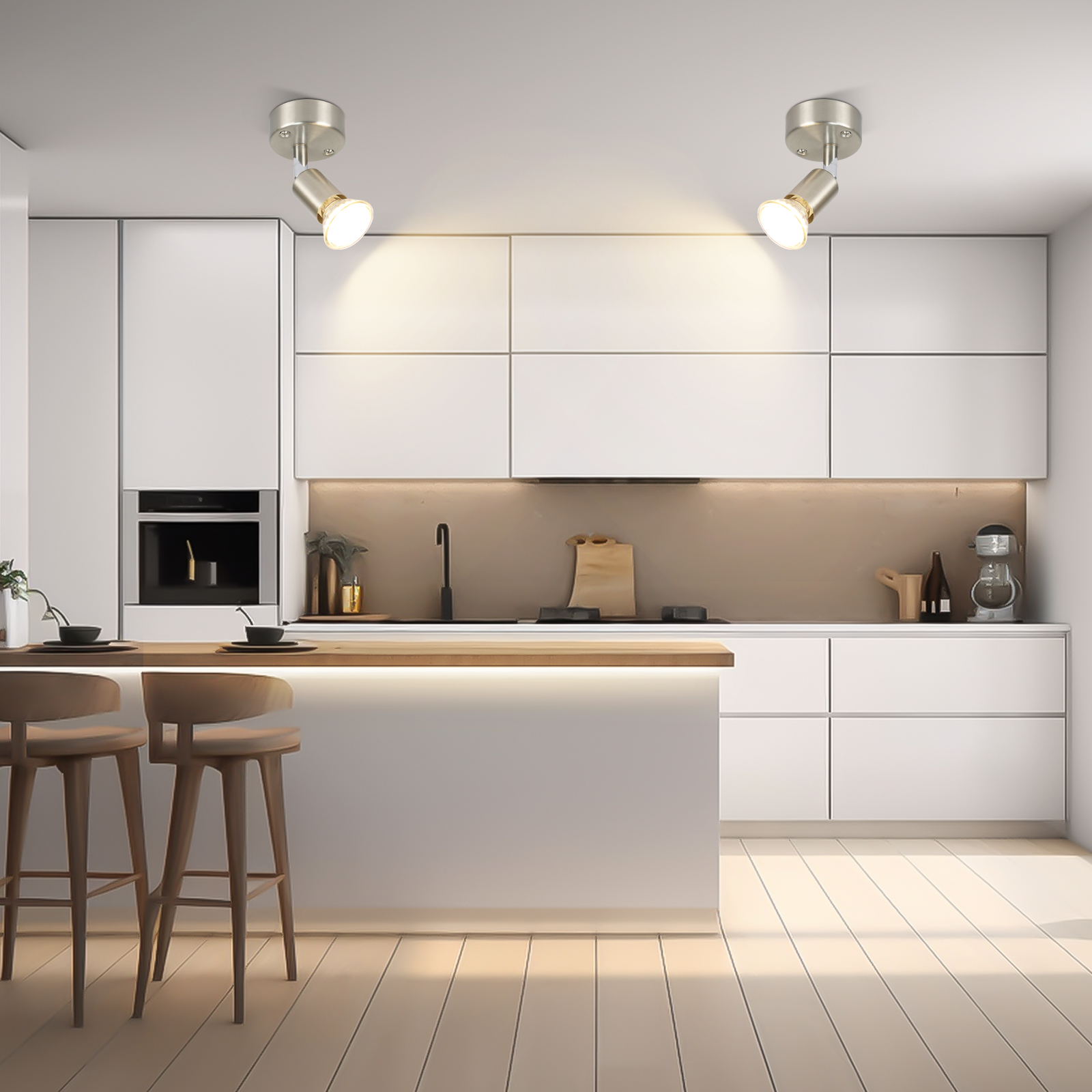 Nowoczesna kuchnia z białymi szafkami i dwoma reflektorami oświetlającymi obszar.