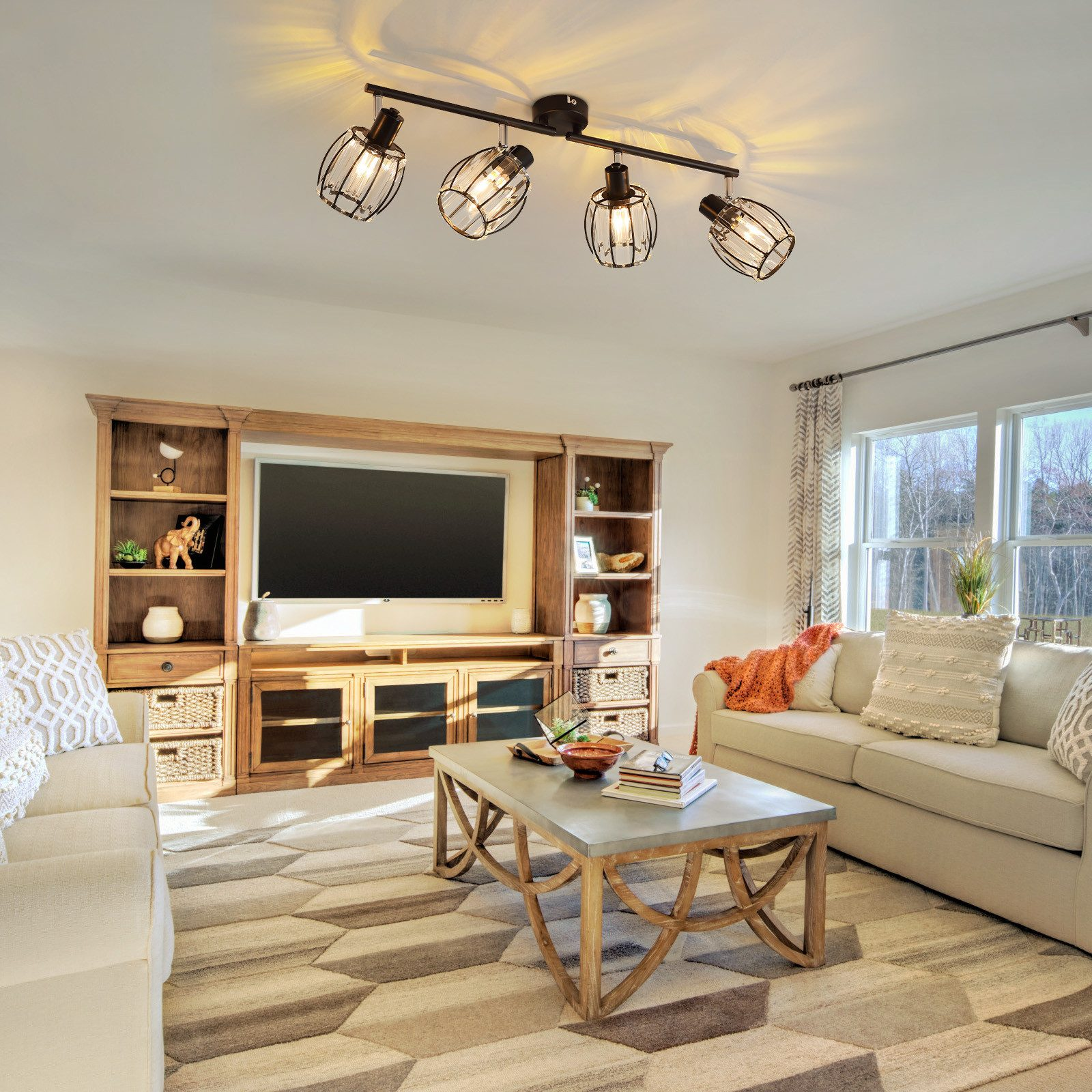 Salon z reflektorami. Pokój ma telewizor, sofę i dywan. Światło skupione na stole.