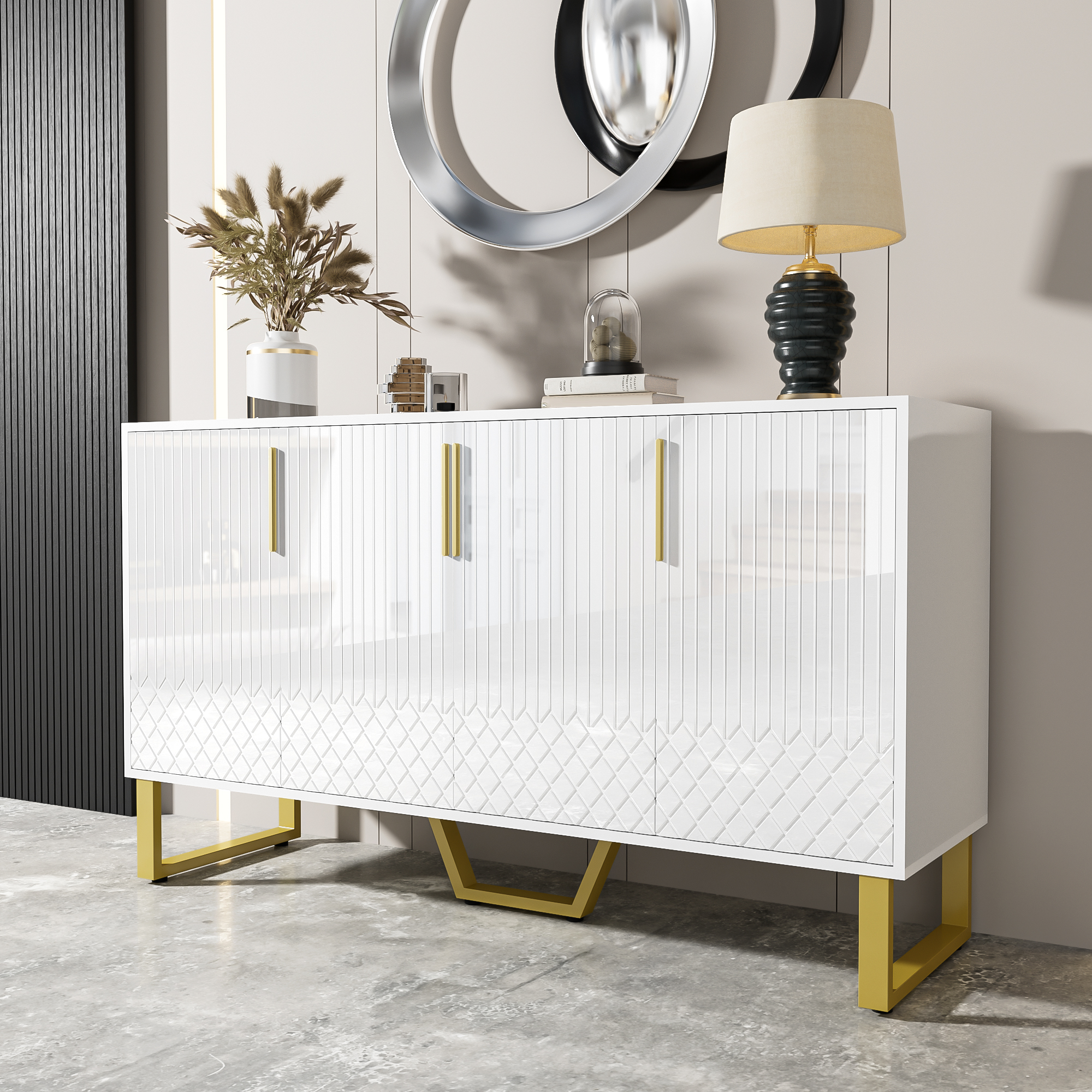 Weißer Schrank mit goldenen Beinen, mit Dekoration, Lampen und Spiegeln. Modernes Design.