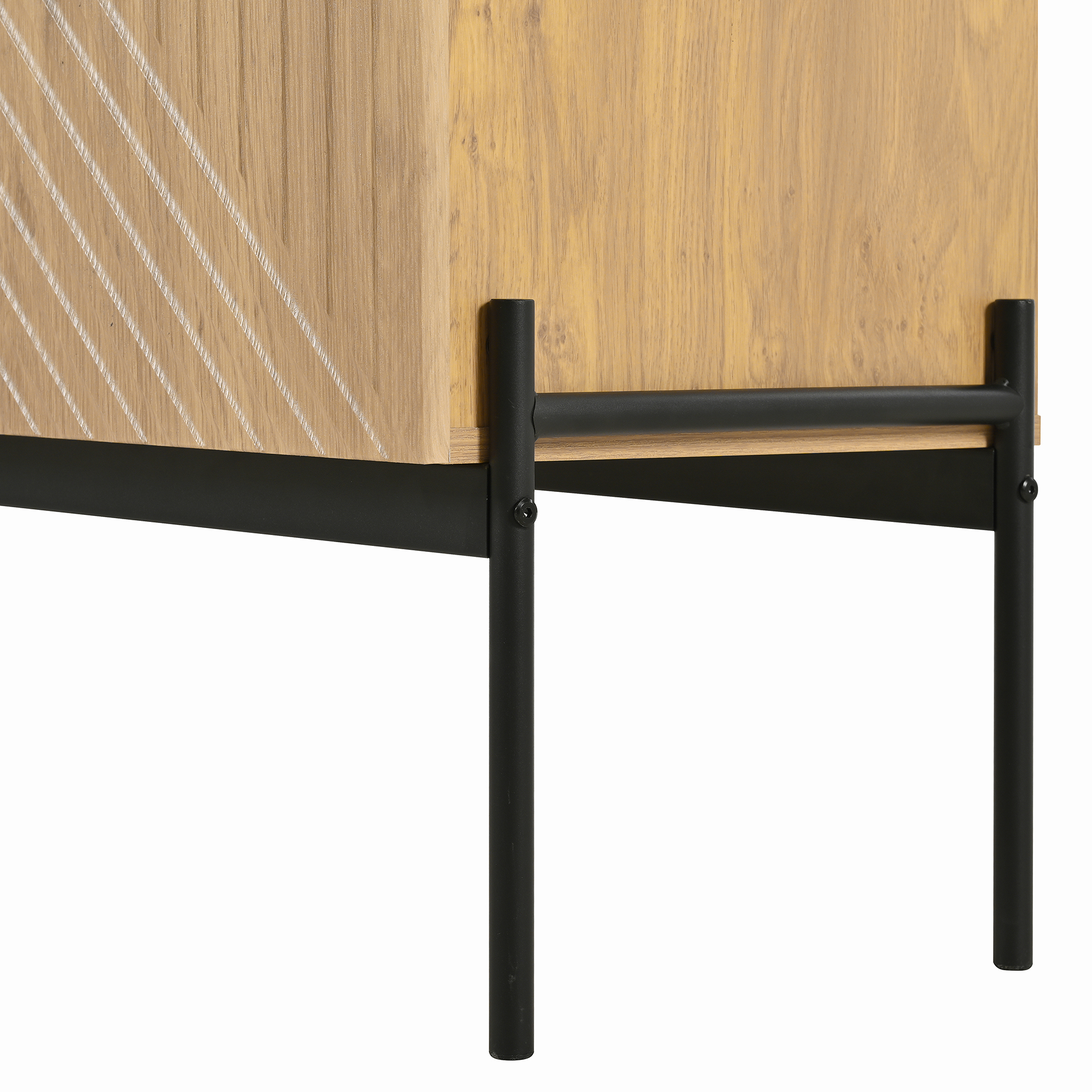 Nahaufnahme eines Holzschrankbeins mit schwarzem Metallträger. Der Schrank ist hell.