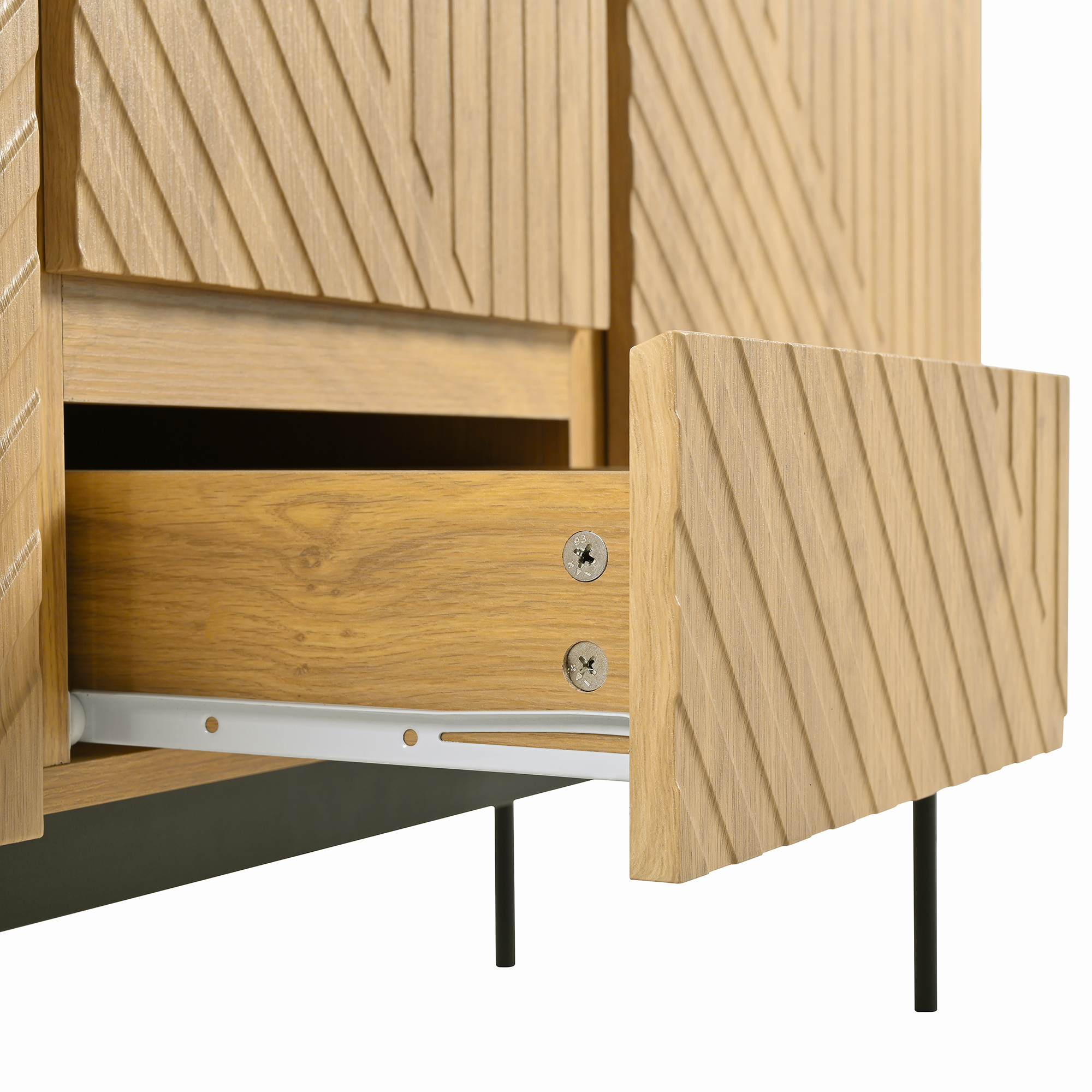 Holzschrankdetail, offene Schublade, zeigt Schubladenschienen und Schraubendetails.
