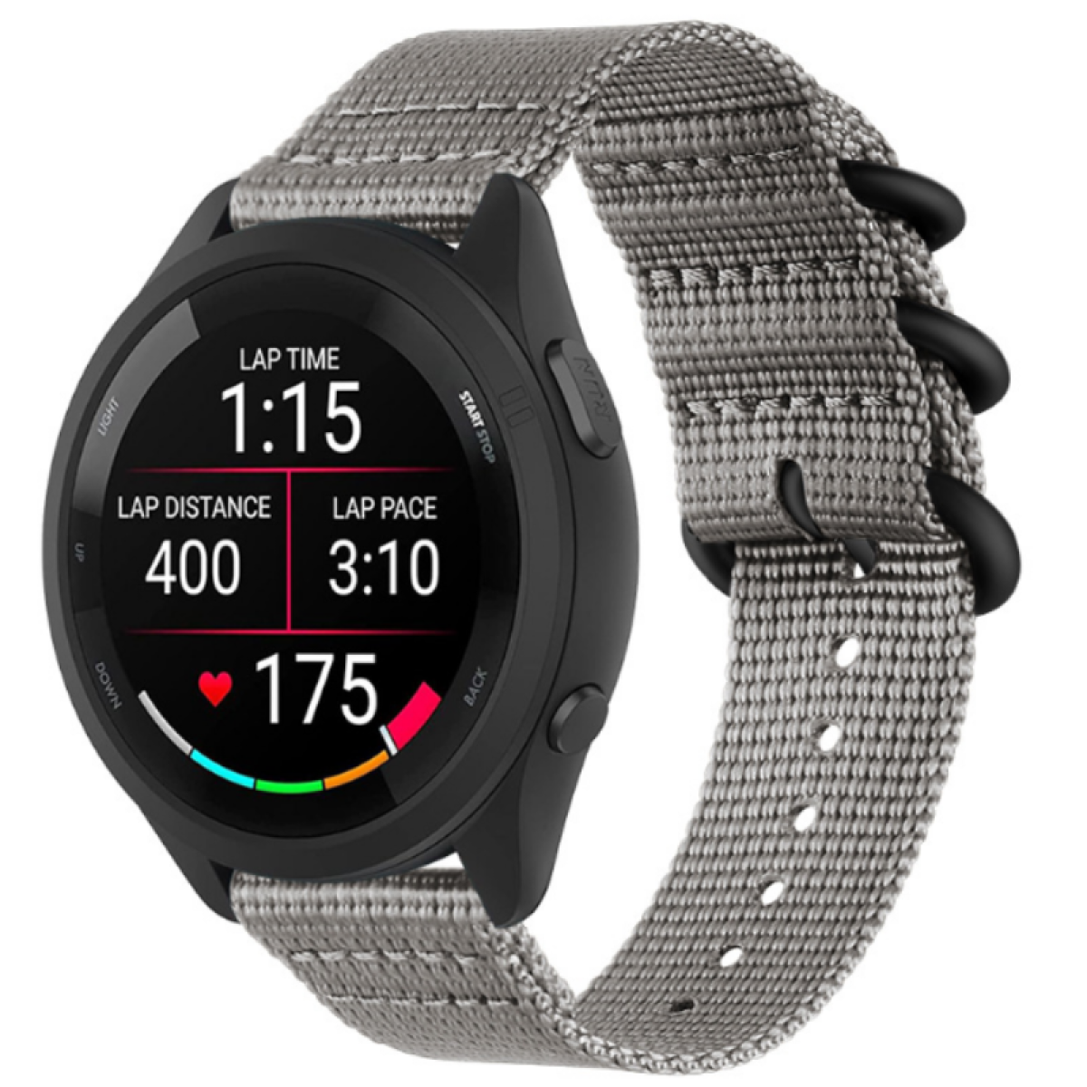 Uno smartwatch nero con cinturino grigio, che mostra tempo sul giro, distanza e passo, con frequenza cardiaca.