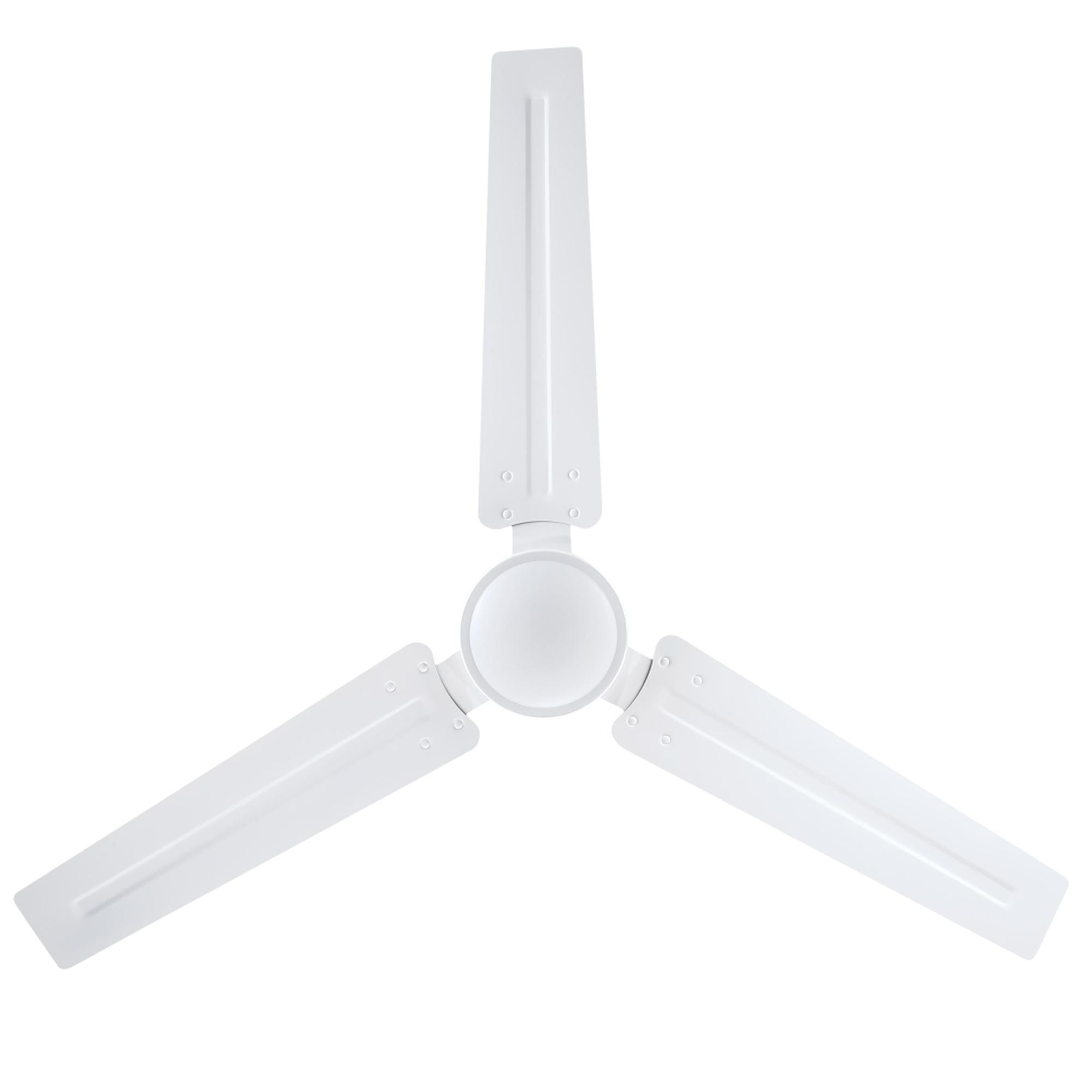 Ein weißer Deckenventilator mit drei Flügeln, isoliert auf weißem Hintergrund.