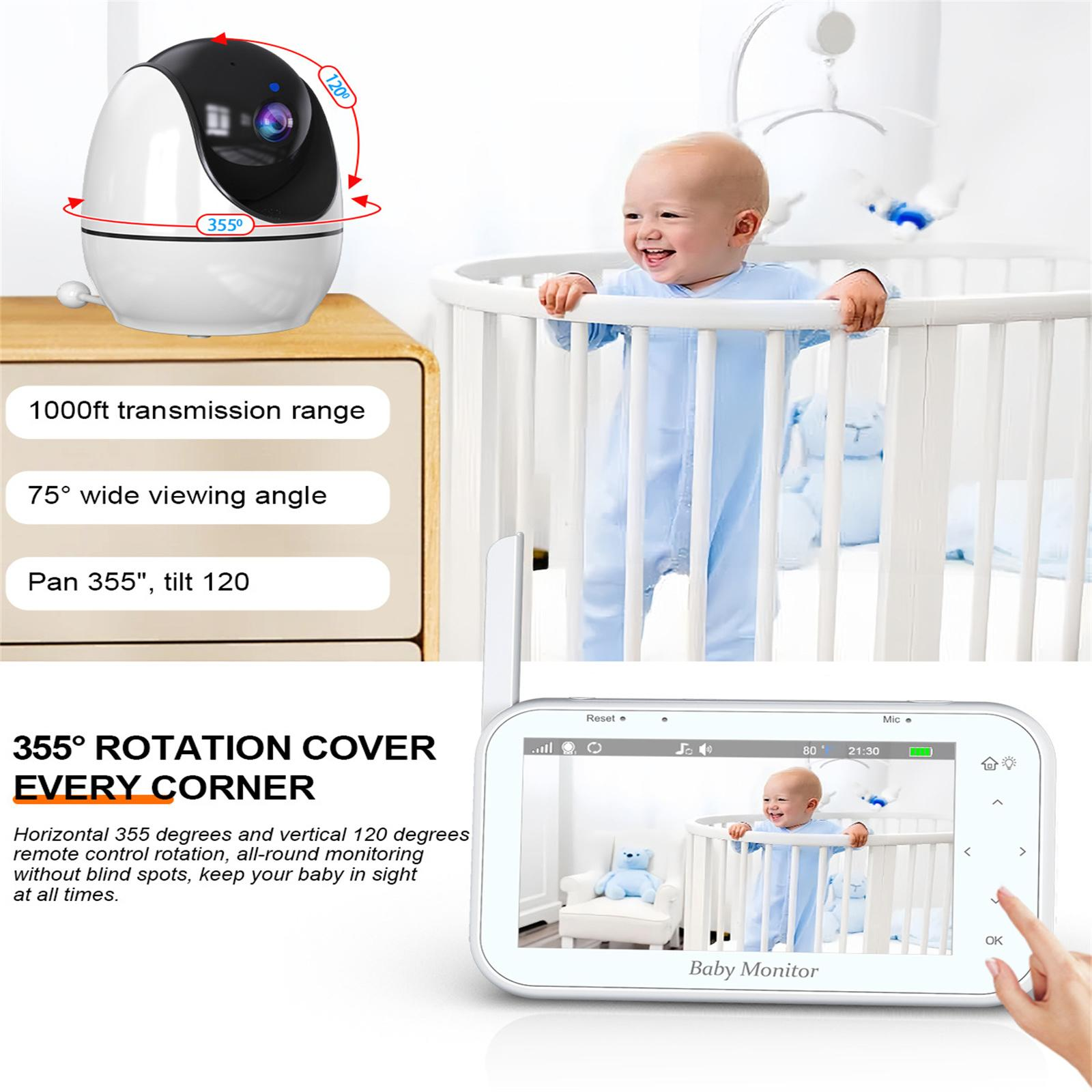 Babyphone mit Kamera und Bildschirm. Baby lächelt im Bettchen. Weißer und Holz Hintergrund.