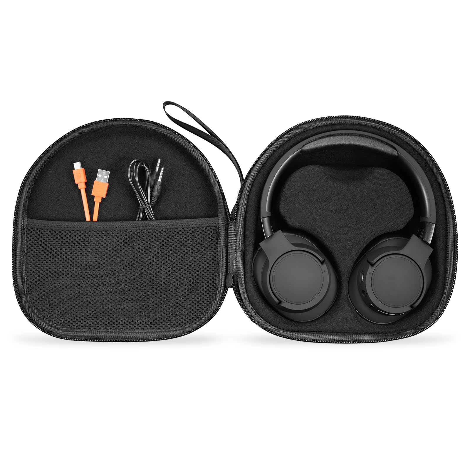 Schwarze Kopfhörer in einem offenen schwarzen Etui mit einem orangefarbenen Ladekabel und Aux-Kabel.