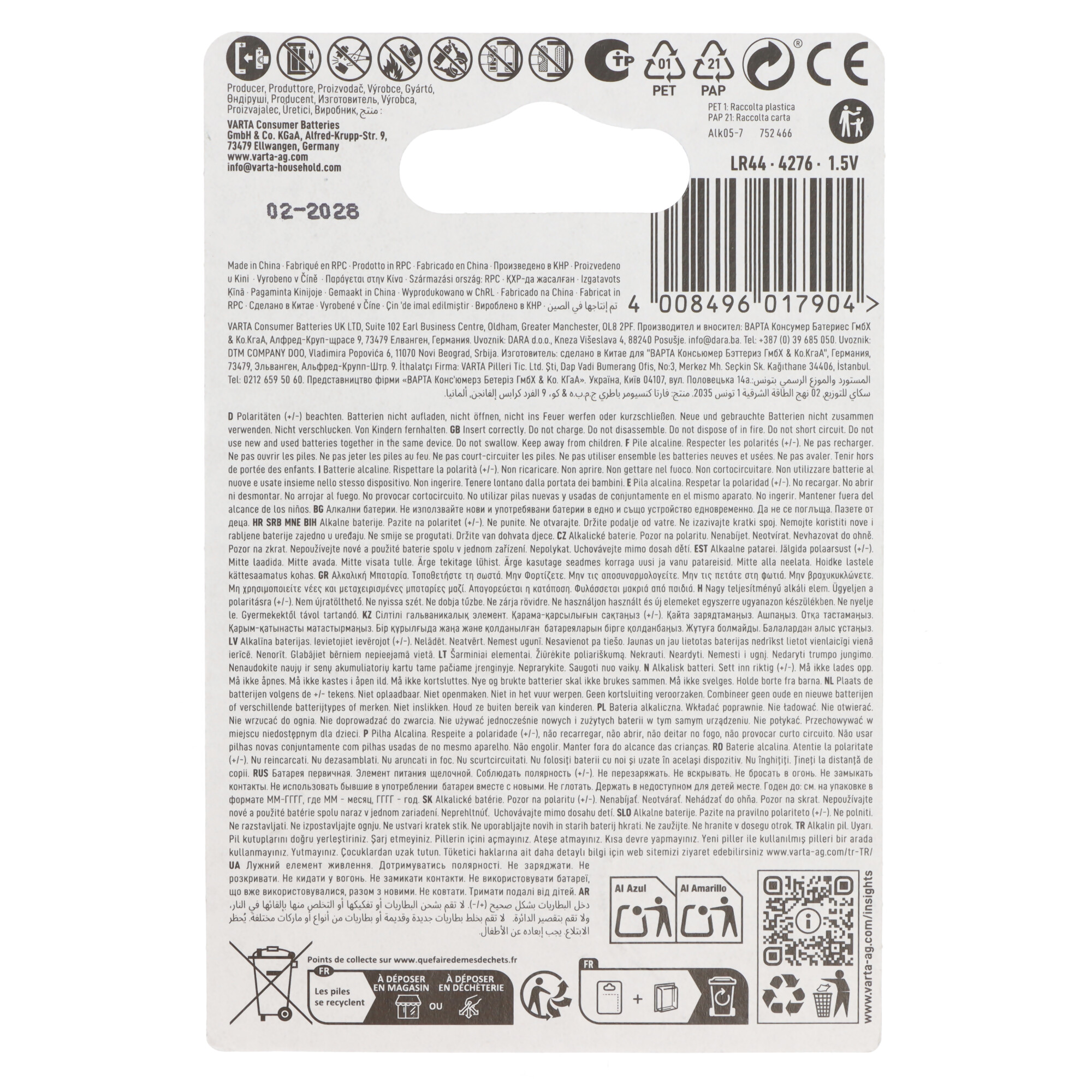 AA-Alkaline-Batterie-Verpackung. Text in mehreren Sprachen und Recycling-Symbolen.