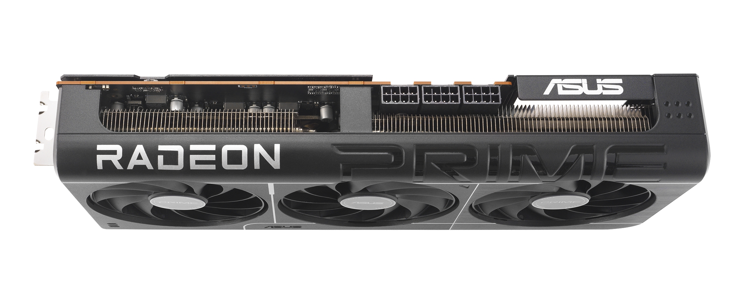 Karta graficzna z trzema wentylatorami. Czarny, srebrny i czerwony. ASUS PRIME. Białe tło.