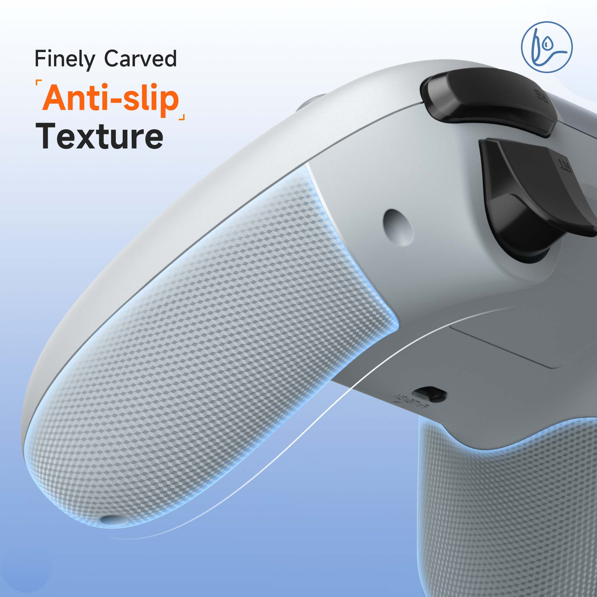 Nahaufnahme eines Gamecontrollers. Zeigt Anti-Rutsch-Textur, graue Farbe, mit blauen Akzenten.