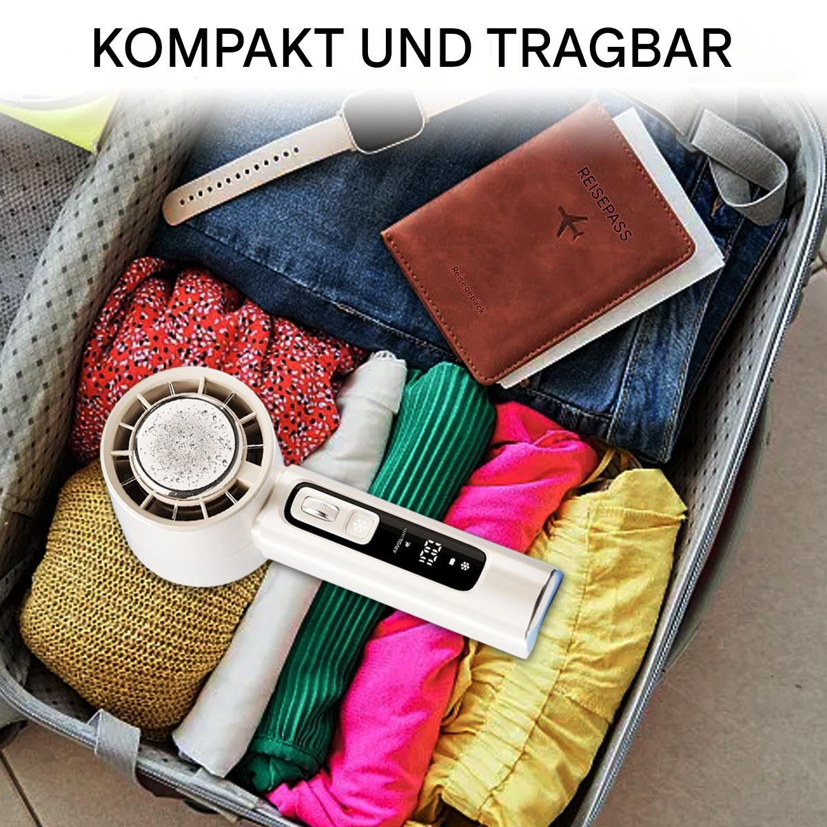 Koffer mit gepackten Gegenständen: Uhr, Reisepass, Kleidung und ein weißes tragbares Gerät.