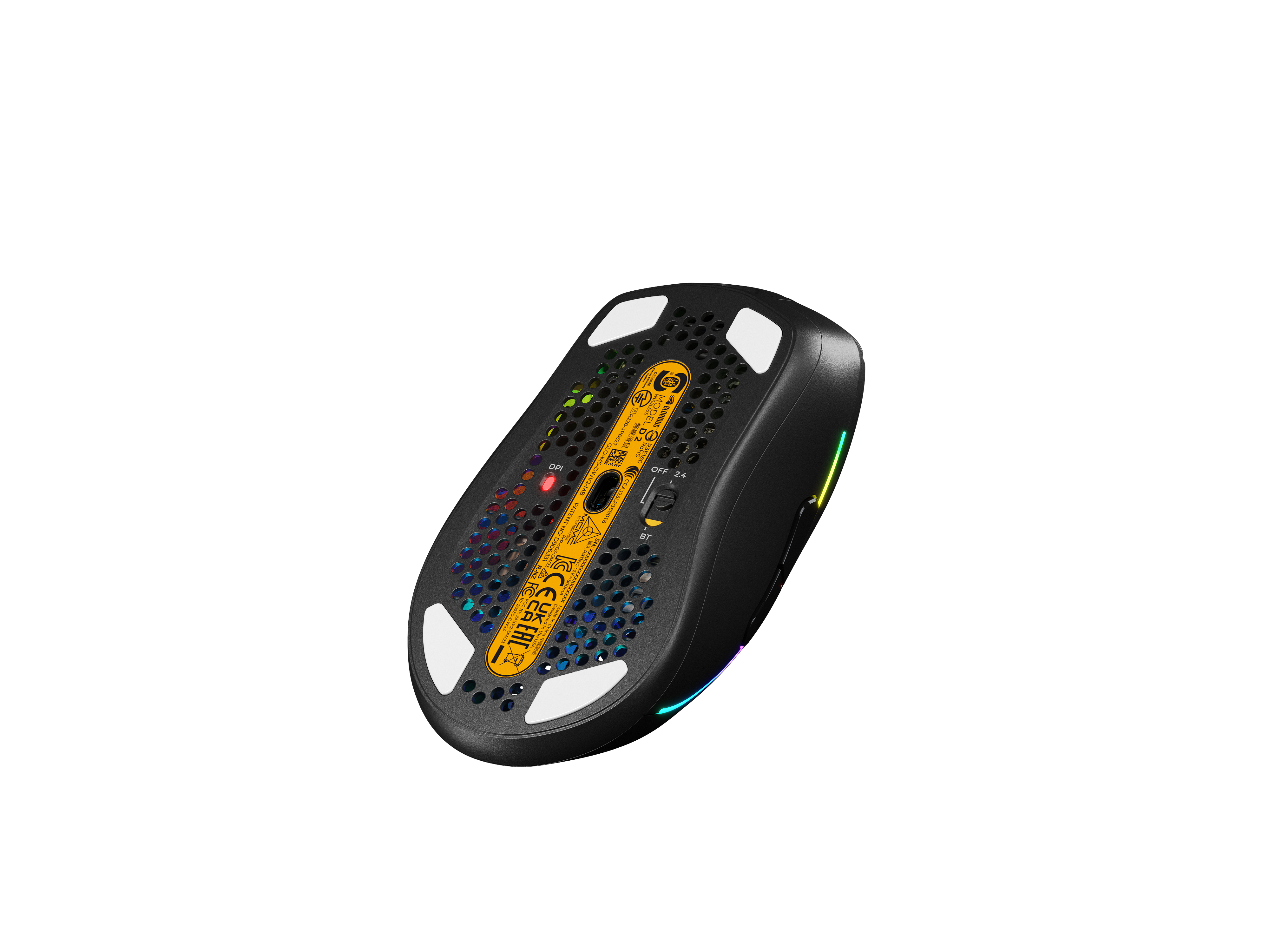 Vista inferiore di un mouse da gaming nero con illuminazione RGB e varie marcature.