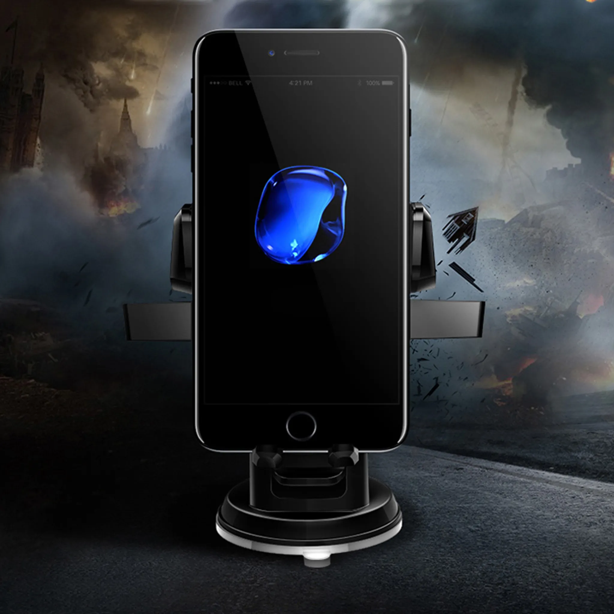 Ein Smartphone in einer Autotelefonhalterung, mit blauem, abstraktem Hintergrund und einem unscharfen Hintergrund.