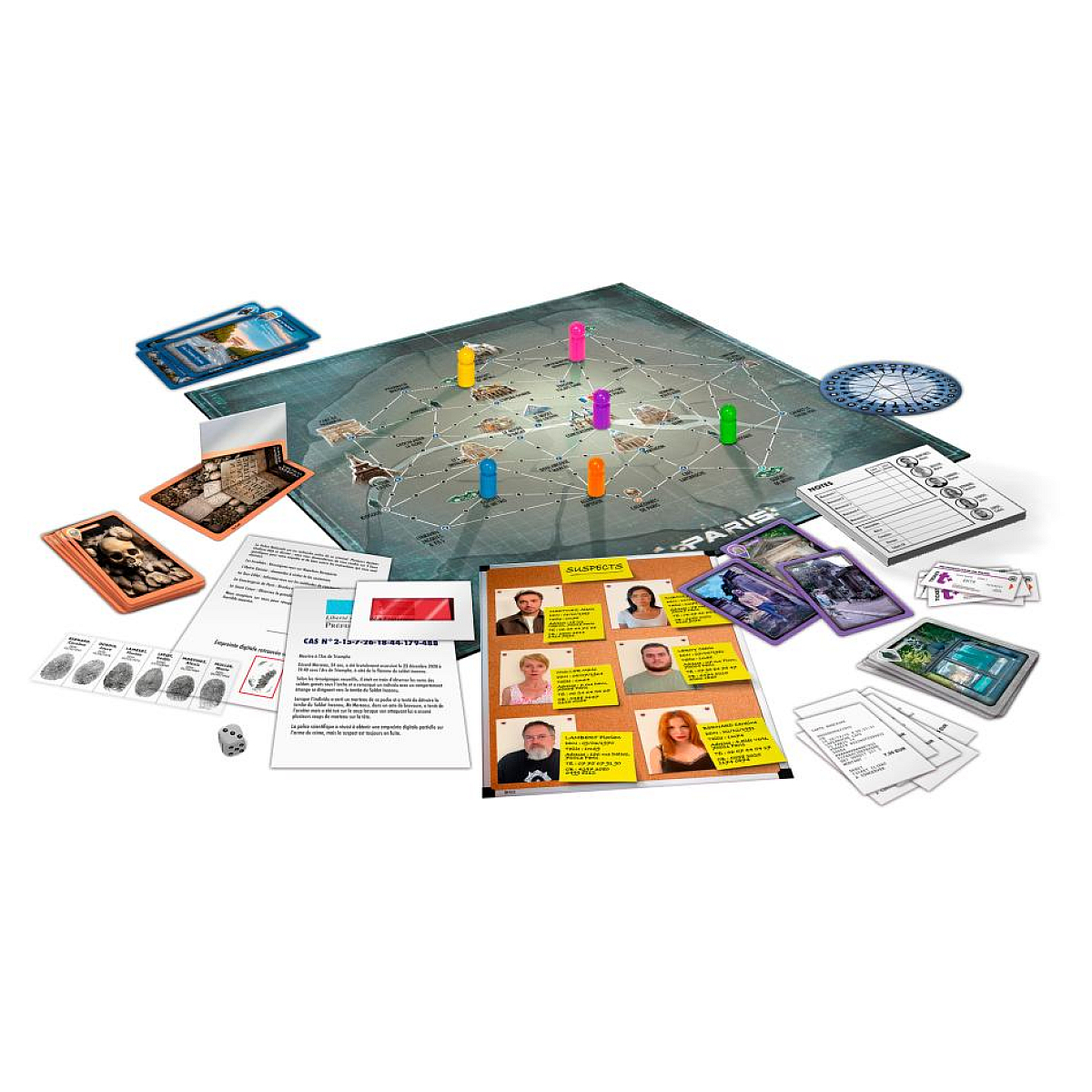 Un set di gioco da tavolo con un tabellone, carte e altri pezzi su una superficie bianca.