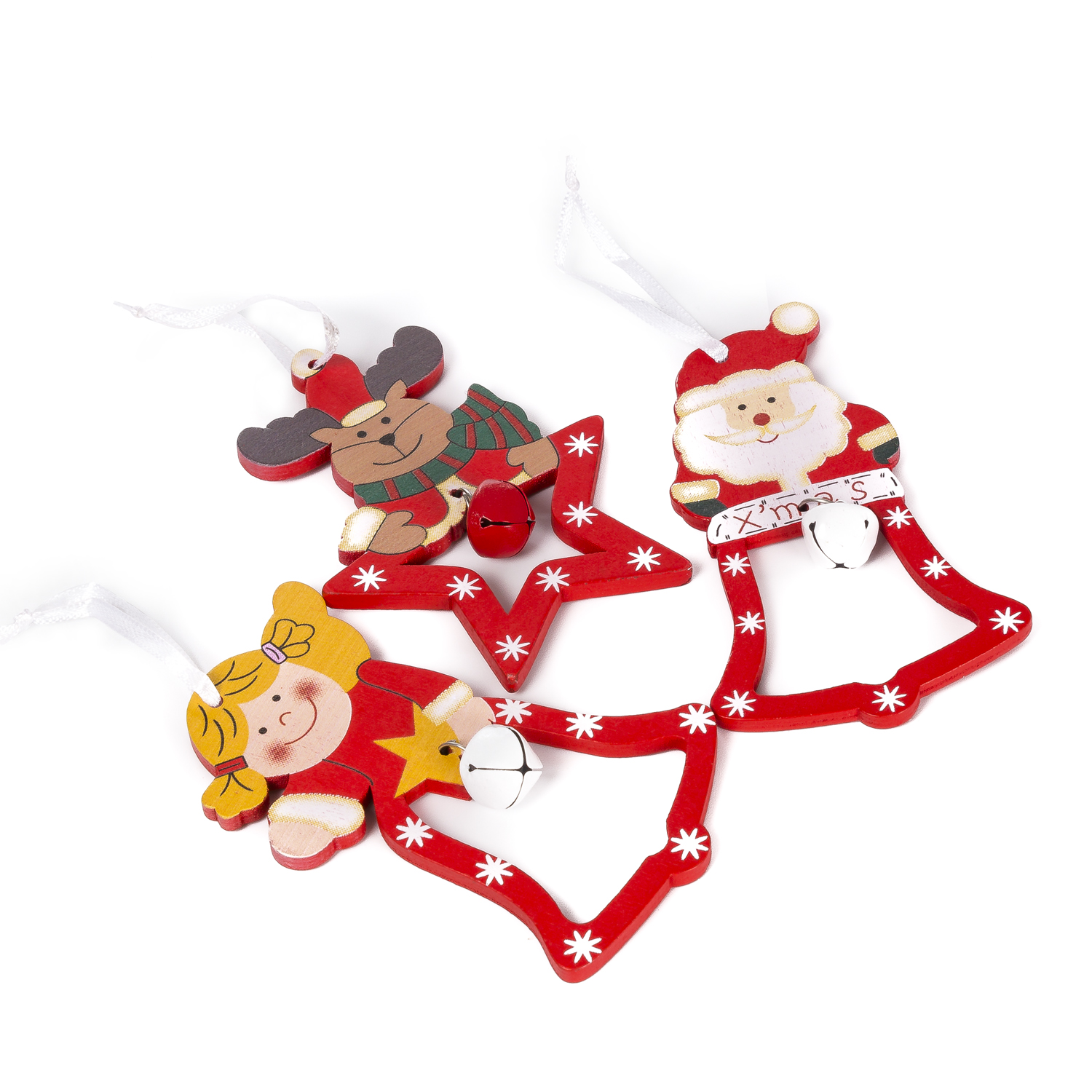 Drei rote Weihnachtsschmuckstücke mit weißen Sternen. Eines hat ein Rentier, eines einen Weihnachtsmann und eines ein Mädchen.