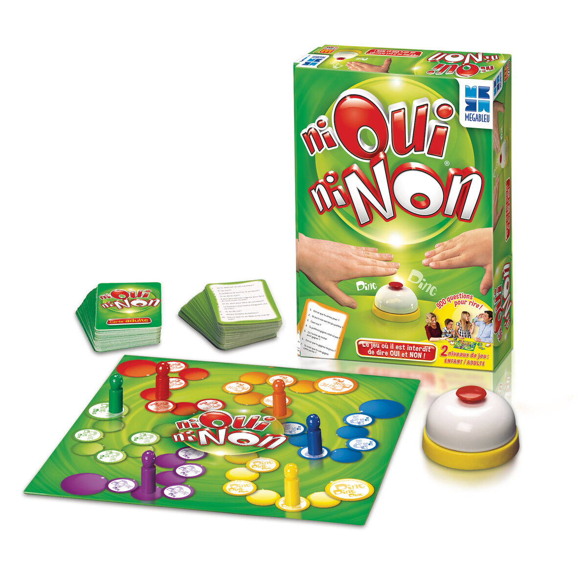 Een bordspeldoos met het label 'Ni Oui Ni Non'. De doos toont een spelbord, kaarten en een bel. Twee handen zijn zichtbaar.