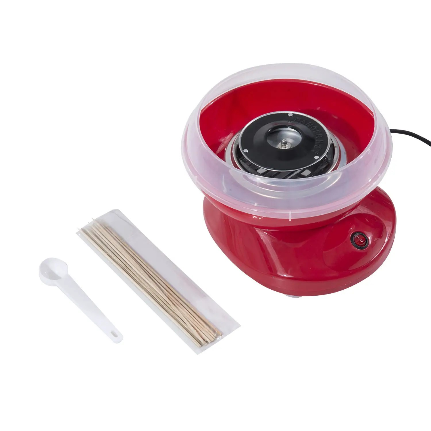 Rote Zuckerwattemaschine mit klarer Kuppel, Zubehör und Löffel. Weißer Hintergrund.
