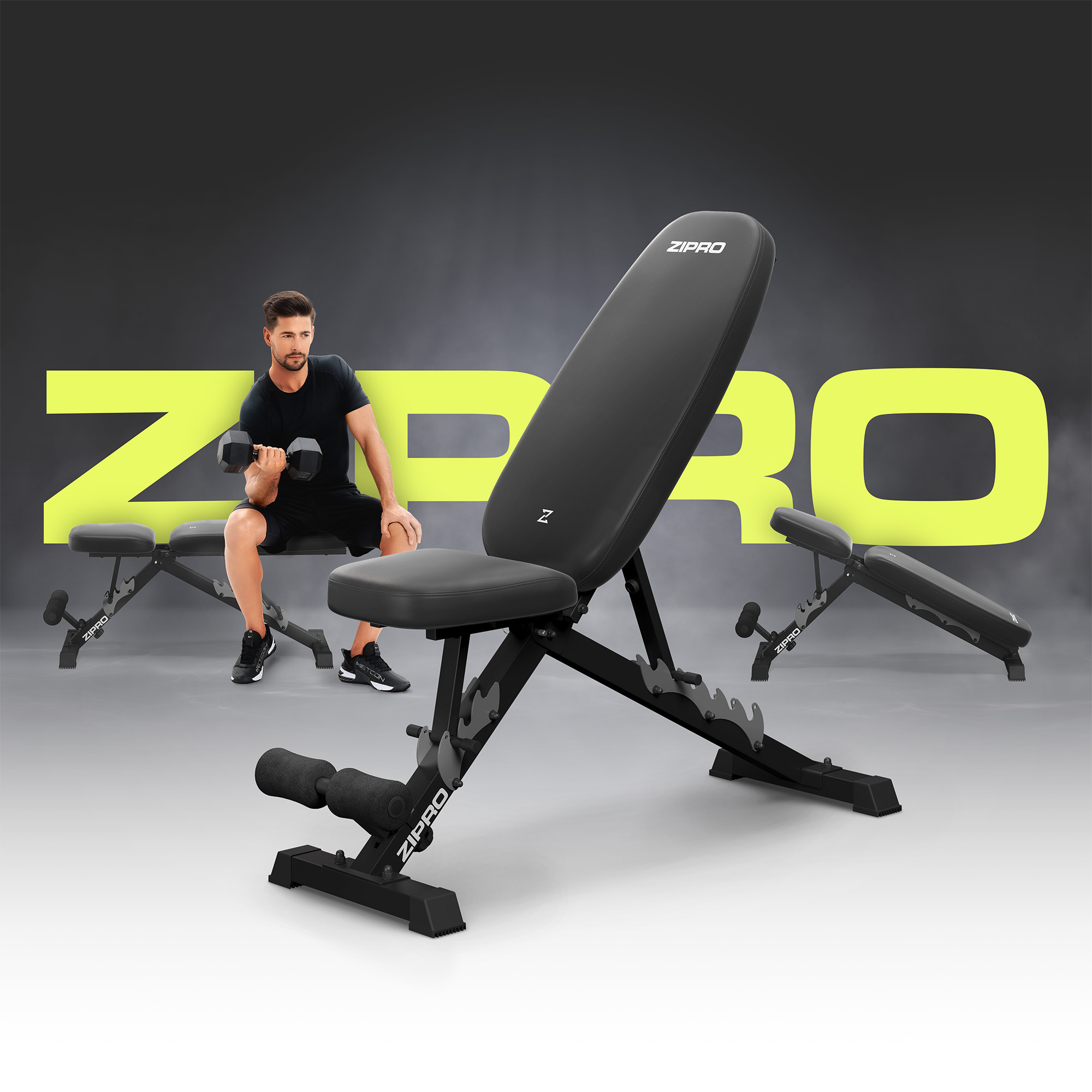 Mann mit Hanteln auf einer Bank. ZIPRO-Bank und Logo. Fitnessstudio-Umgebung, gelber Text im Hintergrund.