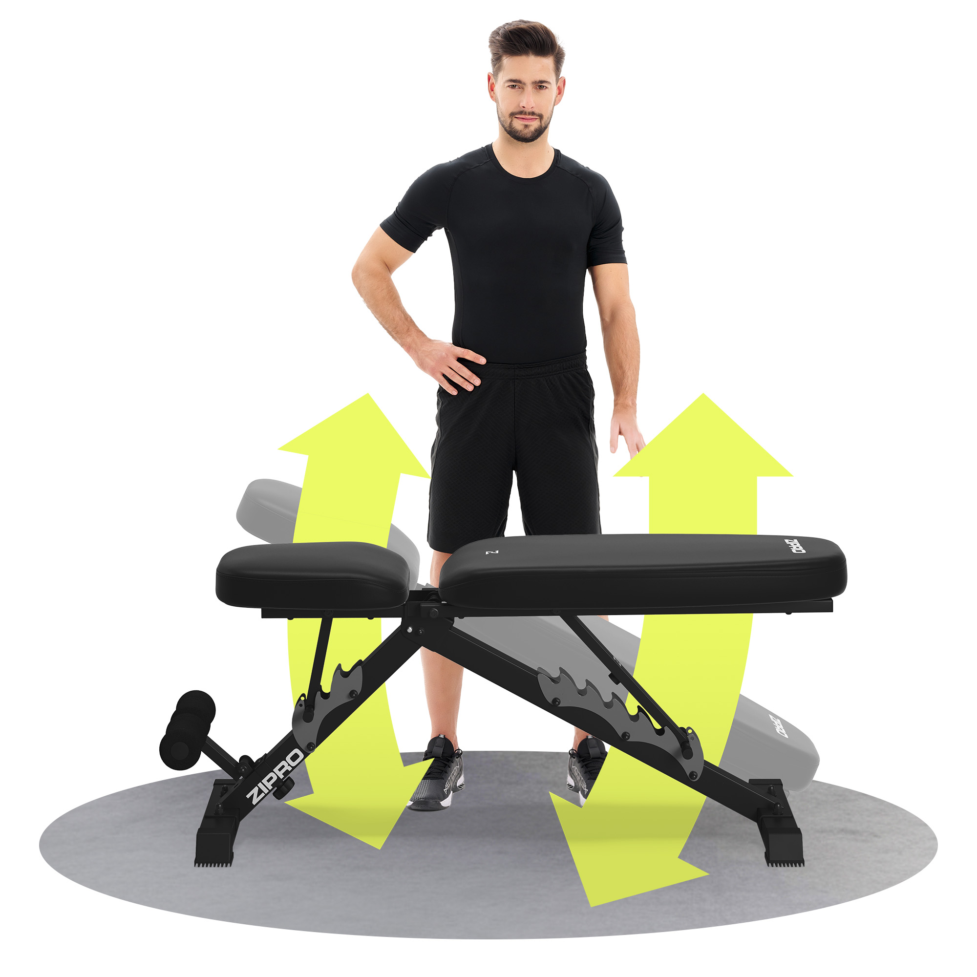 Mann mit Händen in den Hüften neben einer schwarzen Trainingsbank mit gelben Pfeilen.