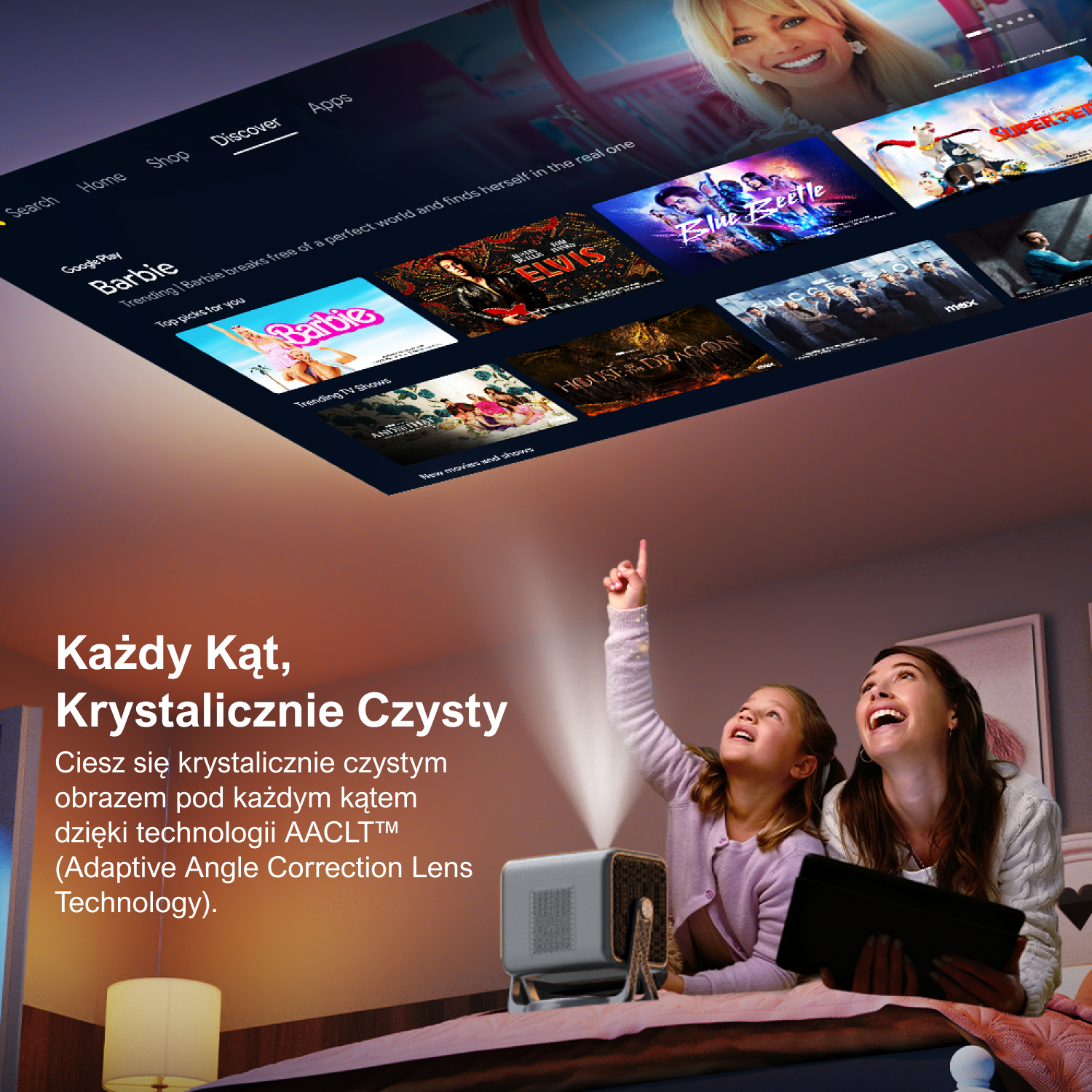 Matka i córka patrzą na wyświetlany obraz filmu na suficie. Widoczny jest projektor.