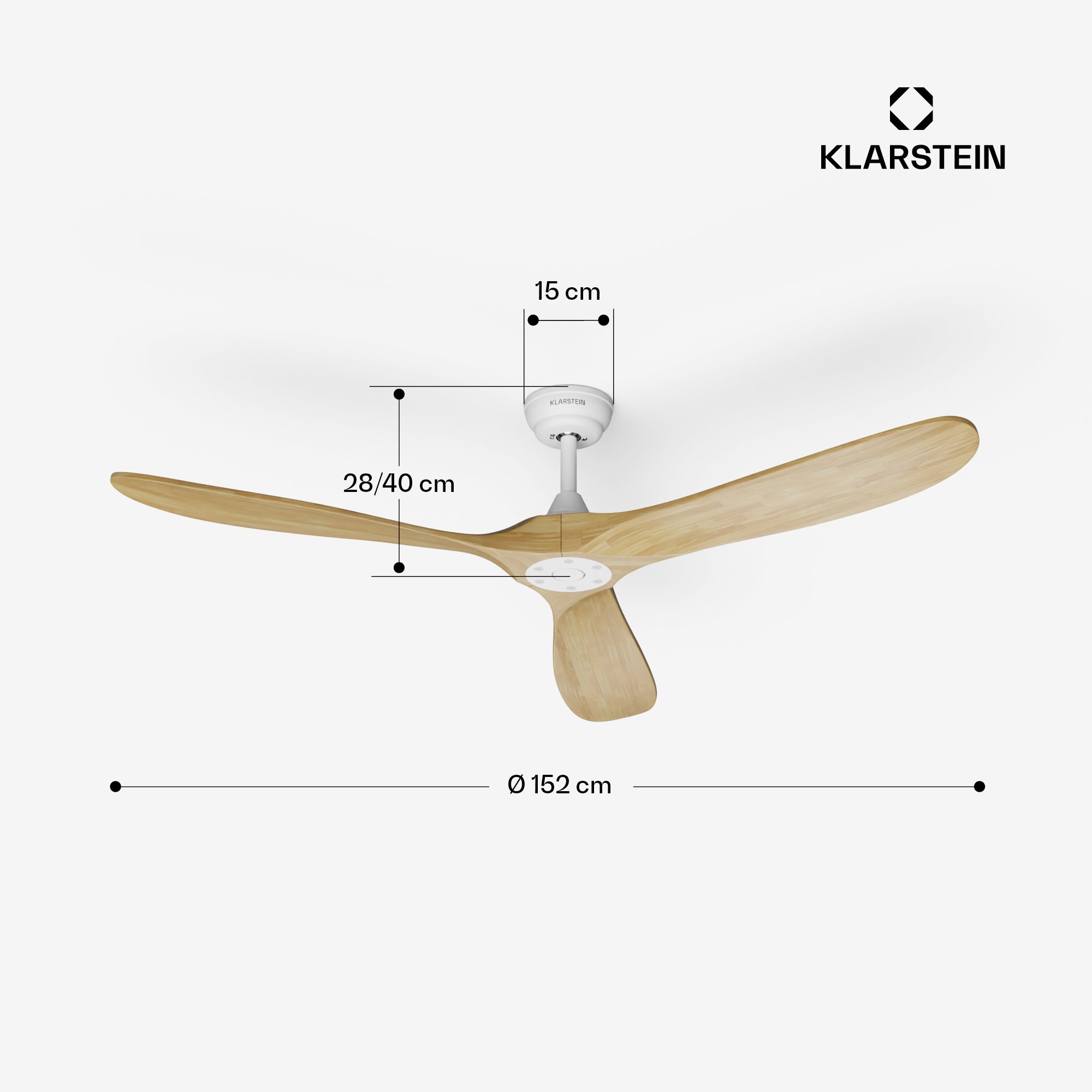 Ventilatore da soffitto con dimensioni. Tre pale in legno chiaro, alloggiamento motore bianco. Sfondo bianco.