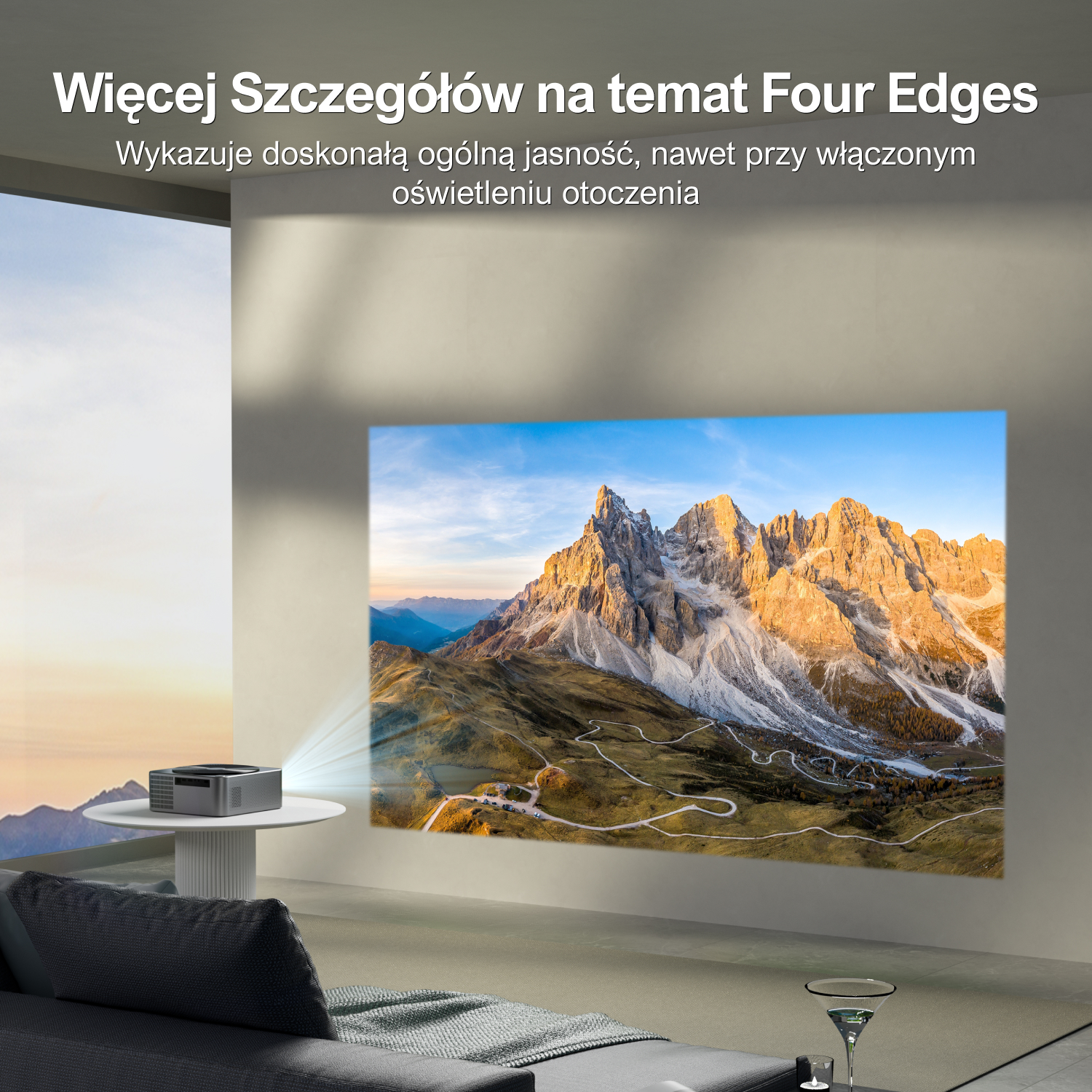 Projektor na stole wyświetlający krajobraz górski na białej ścianie. Tekst: Więcej szczegółów na temat Four Edges, pokazujący ogólną jasność.
