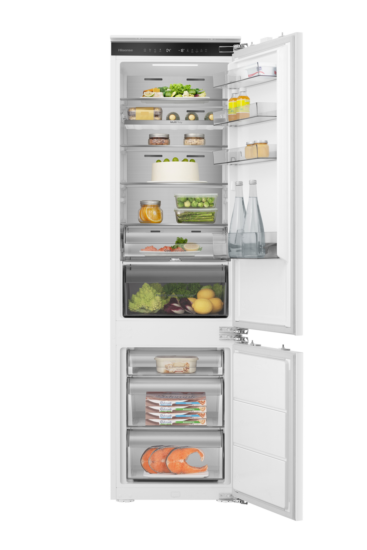 Refrigerador empotrado blanco con la puerta abierta, mostrando estantes, cajones y alimentos.