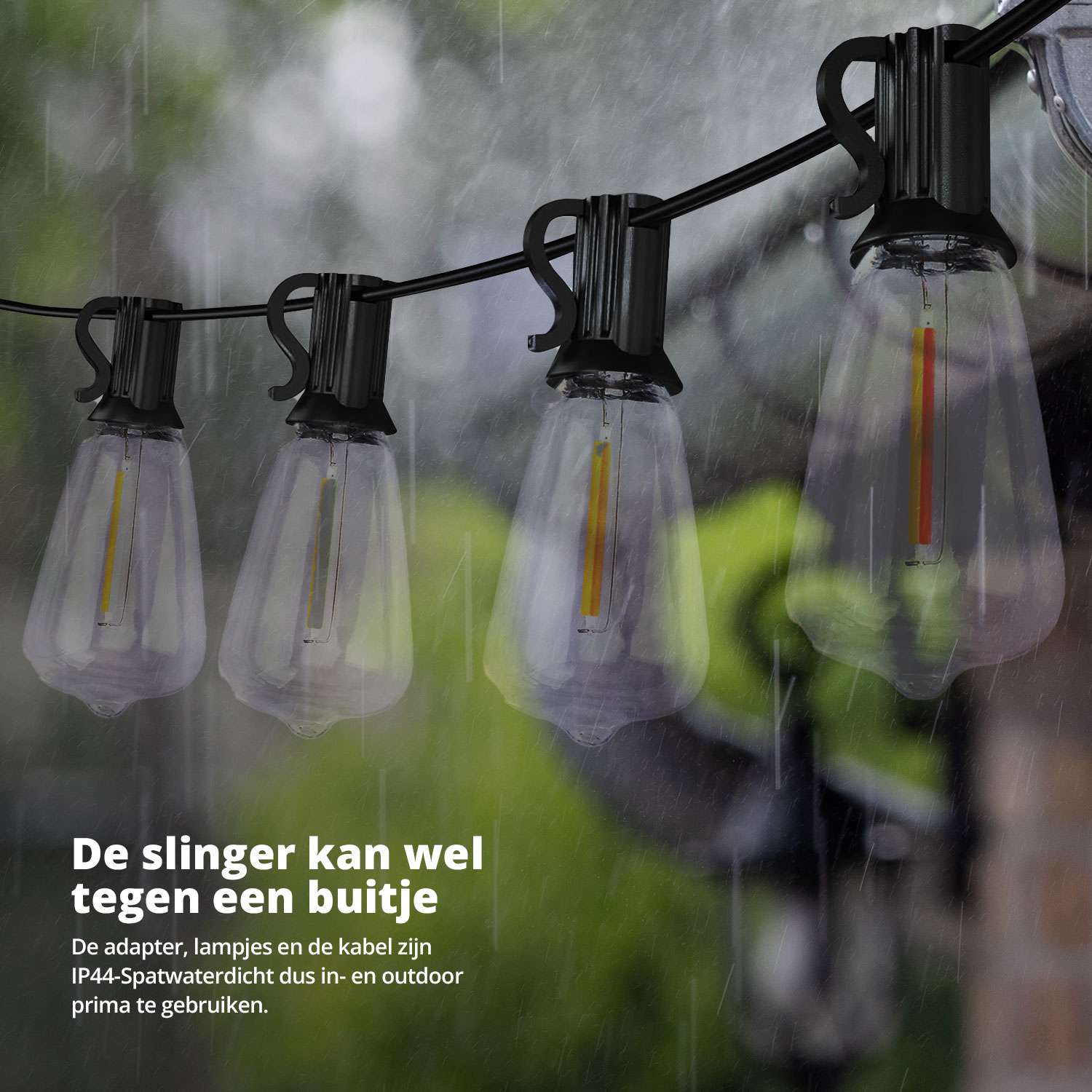 Close-up van lichtslingers met heldere lampen, het regent. De tekst zegt dat de lichten waterdicht zijn.