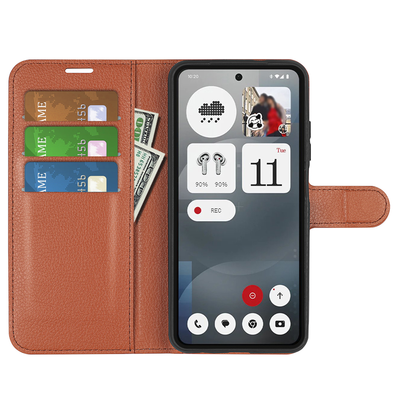 Étui portefeuille marron ouvert. Trois emplacements pour cartes, de l'argent et un téléphone affichant une application.