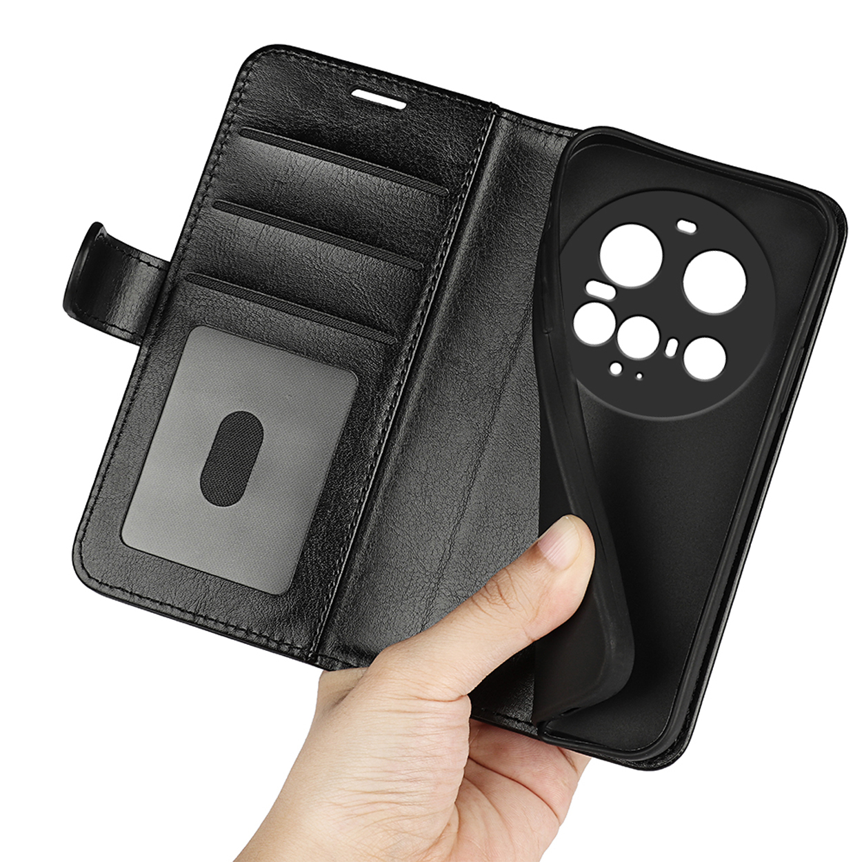 Main tenant un étui de téléphone noir, l'intérieur révèle des fentes pour cartes et une fente d'identification transparente.