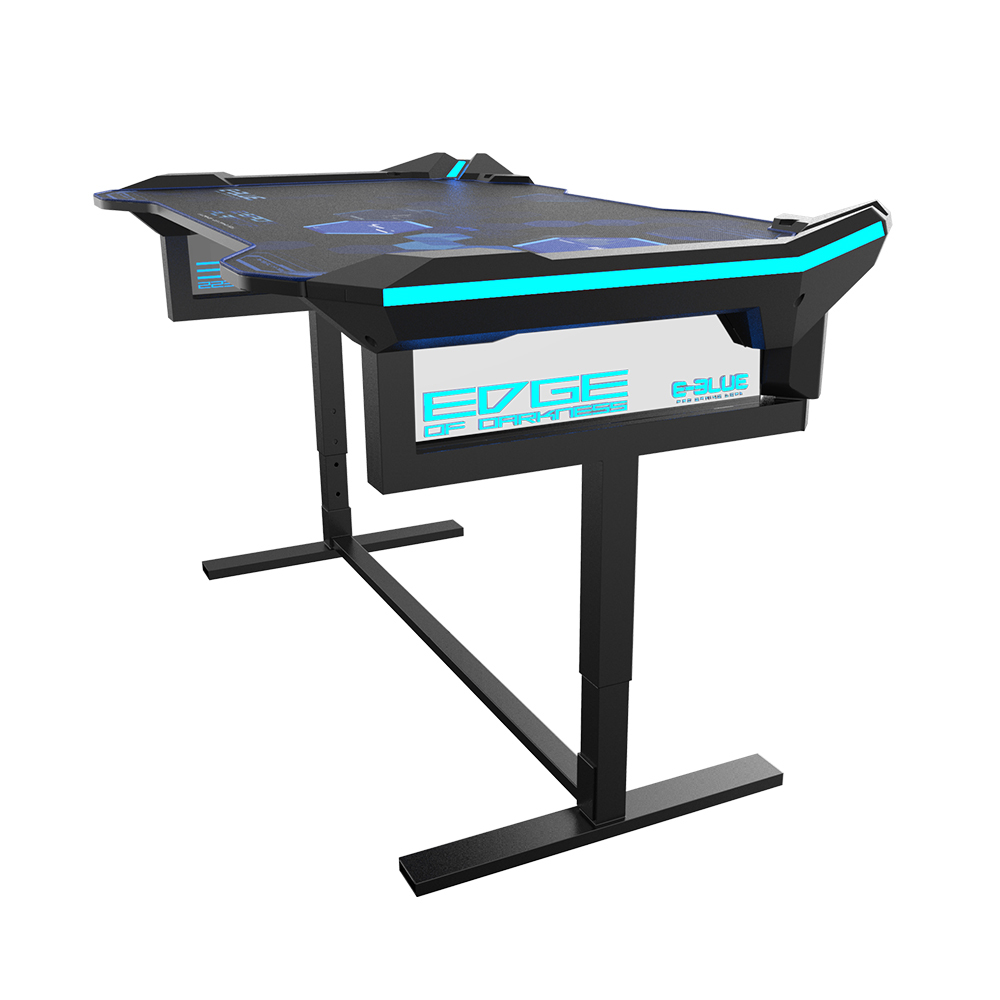 Scrivania da gaming con un design nero e blu, con le parole "EDGE OF DARKNESS".