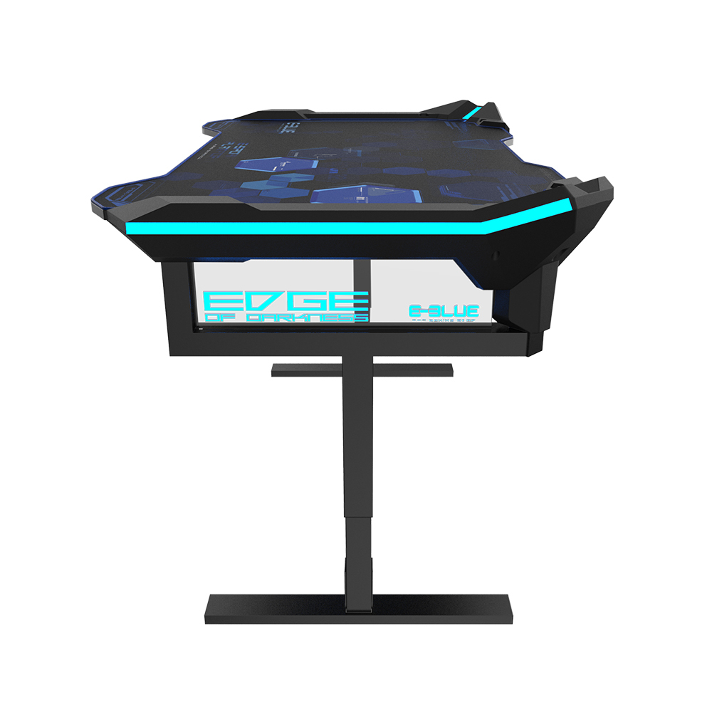 Tavolo da gioco nero e blu con luce blu. Il logo EZGE è visibile.