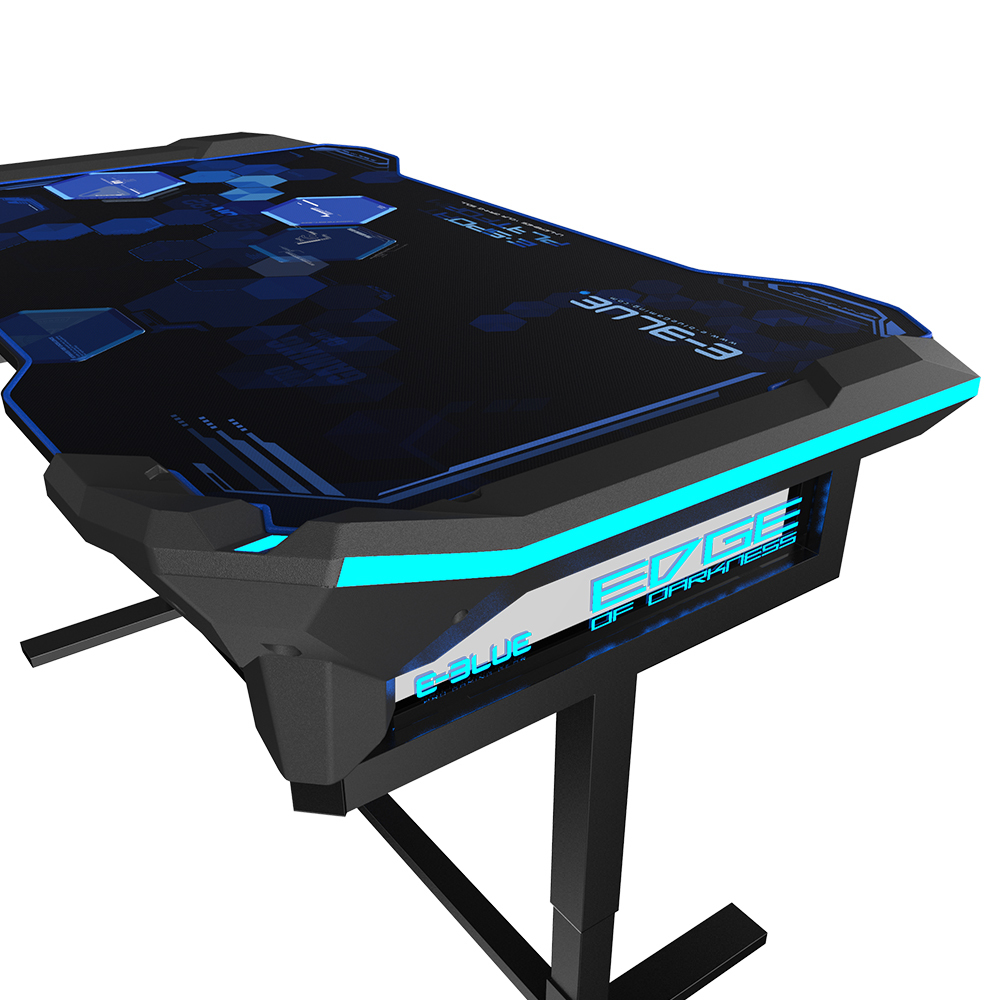 Set di sedia e scrivania da gaming neri, scrivania nera con gambe angolate.