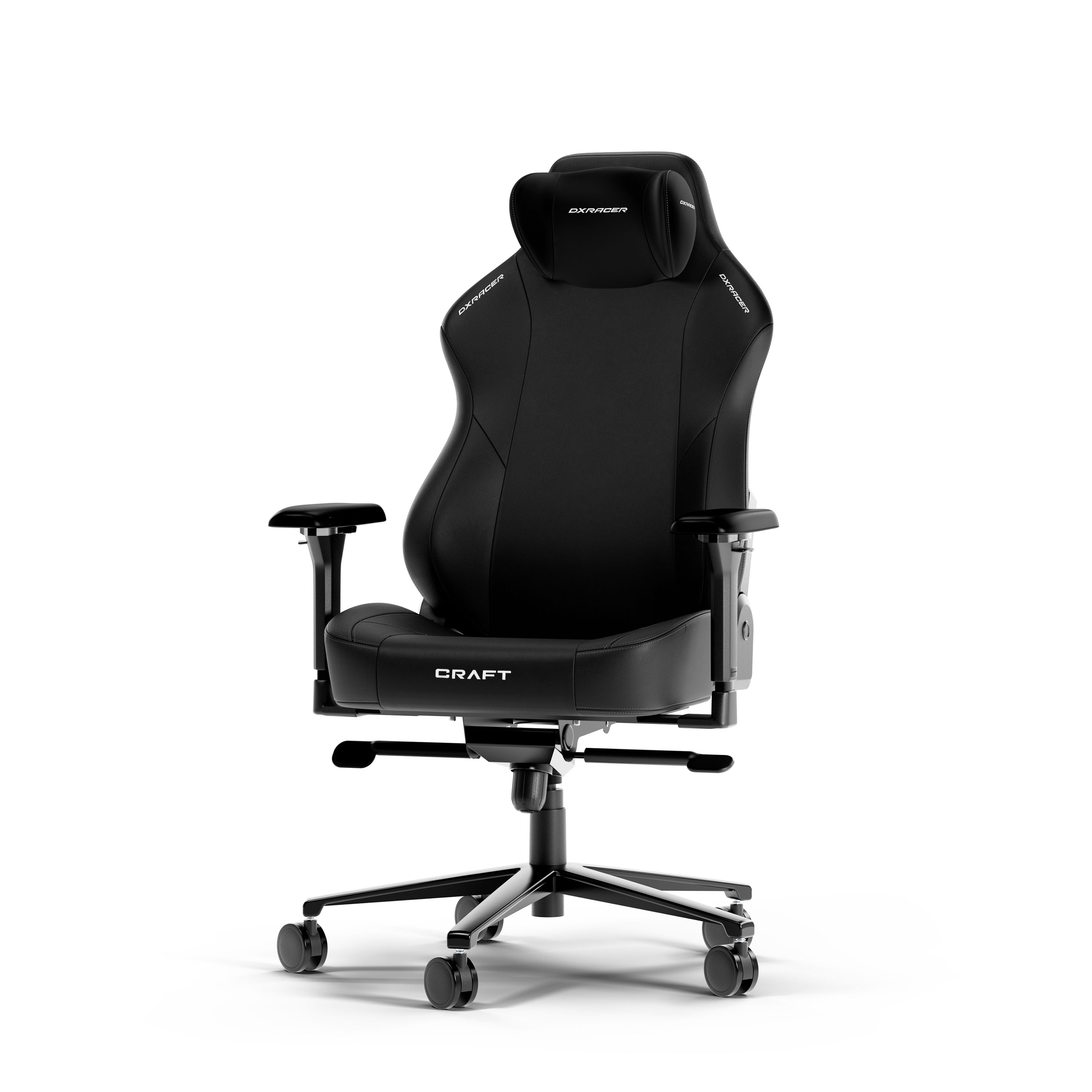 Schwarzer Gaming-Stuhl, Vorderansicht, mit Kopfstütze, Armlehnen, Rädern.